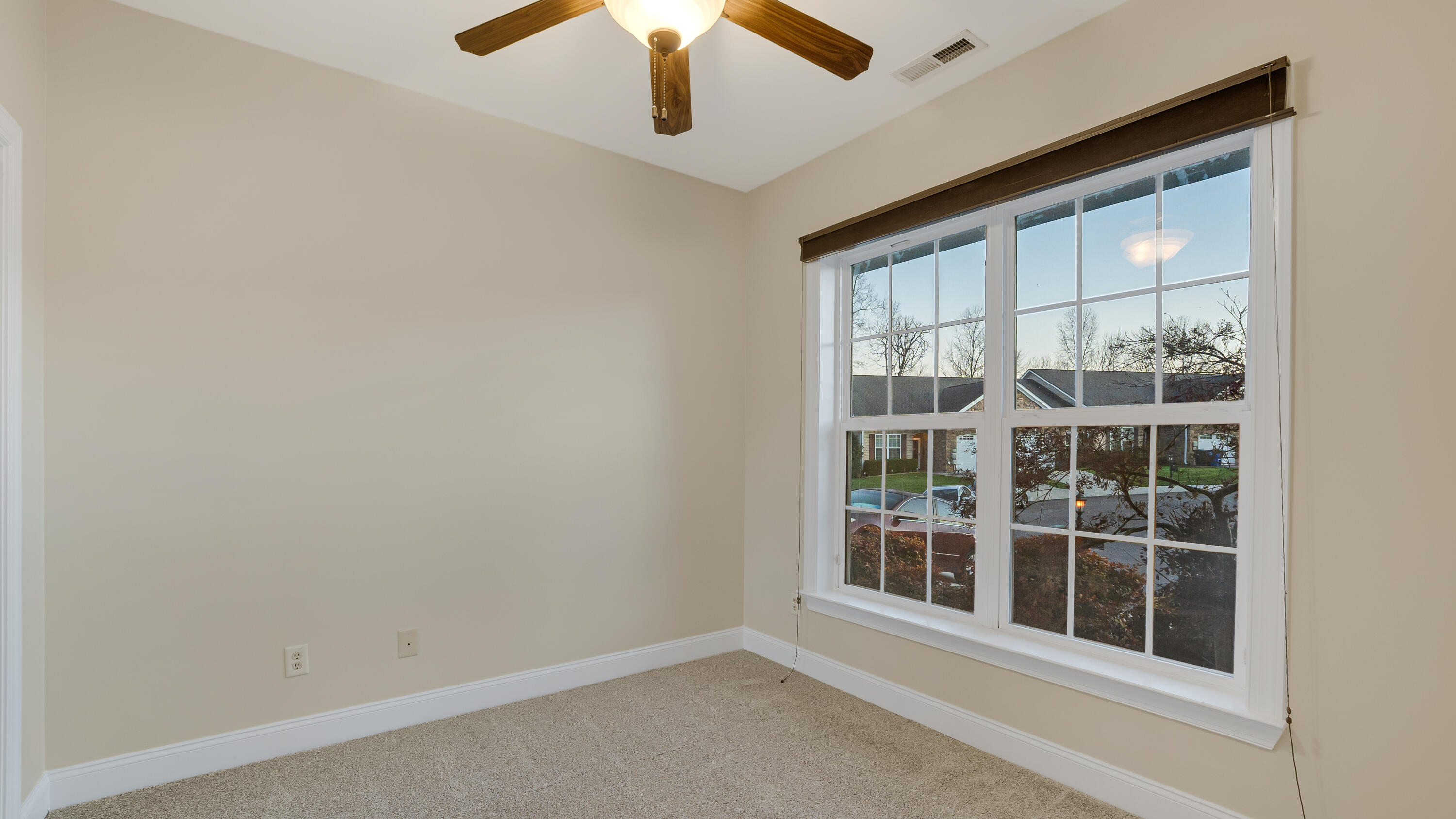 7685 Magnolia Leaf Lane