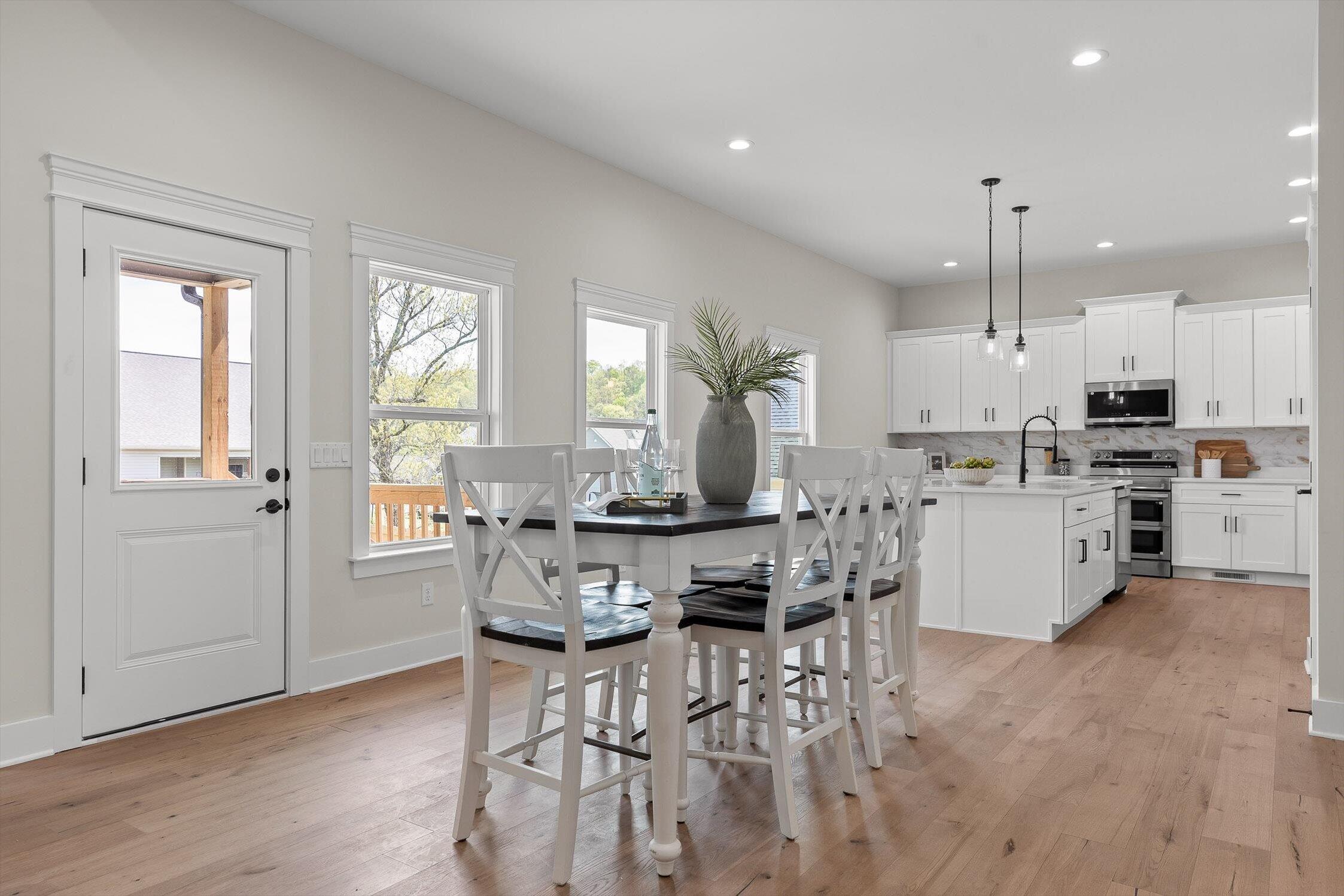 115 White Tail Lane NW