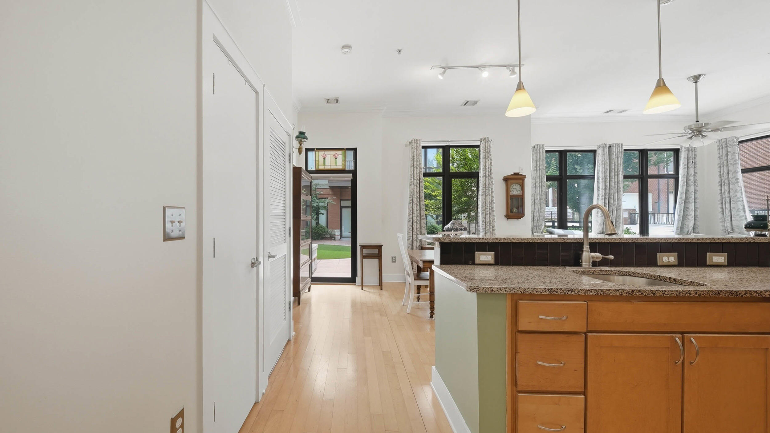 129 Walnut Street, Unit 022