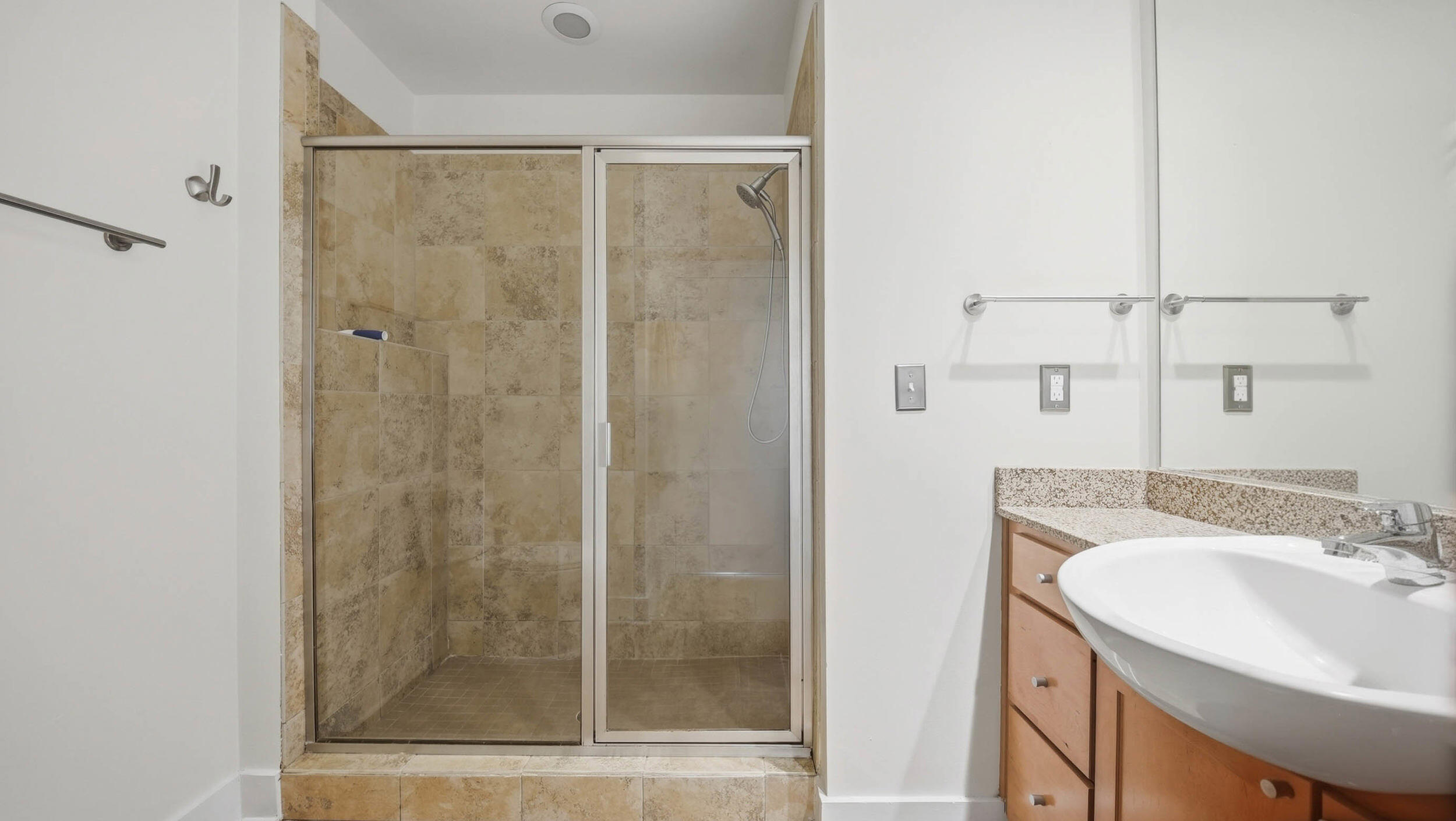 129 Walnut Street, Unit 022