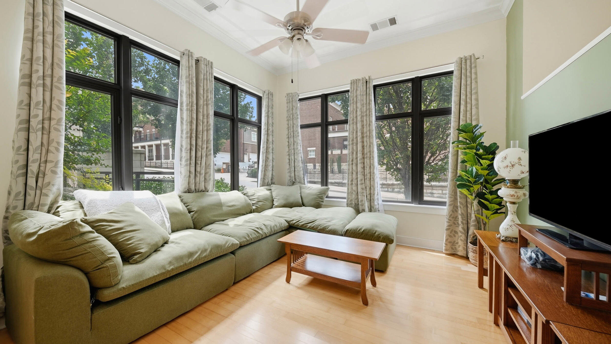 129 Walnut Street, Unit 022