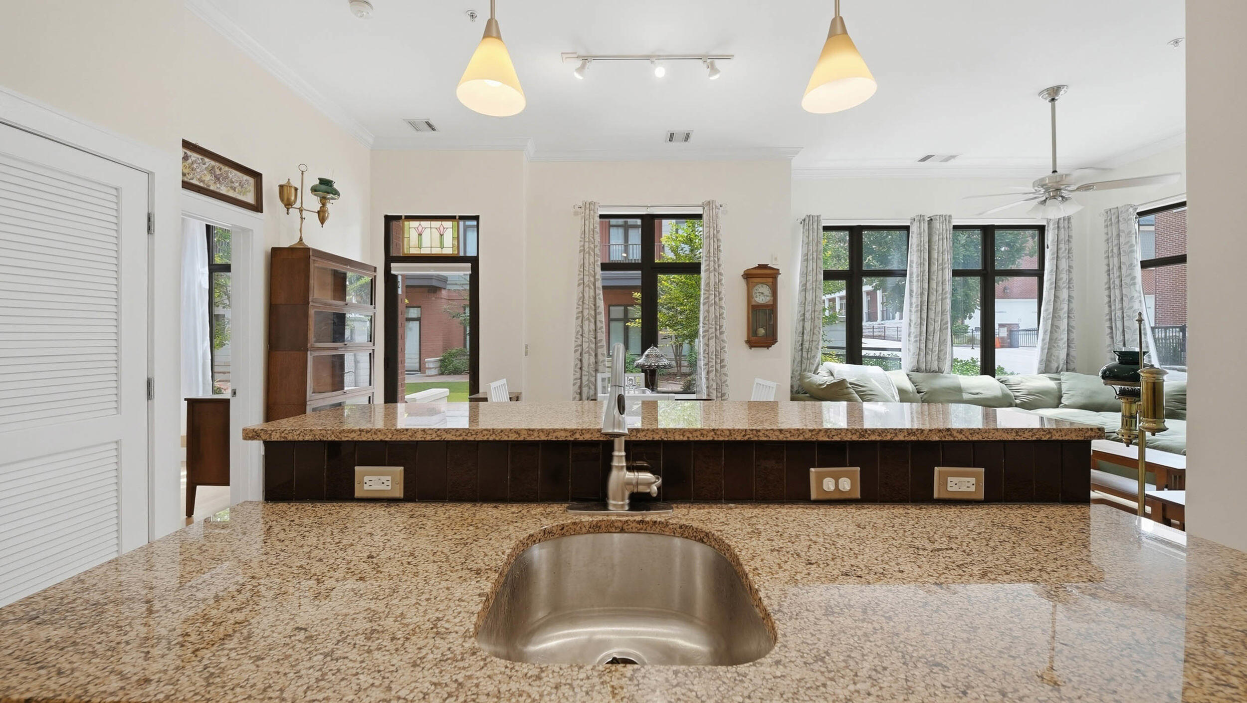 129 Walnut Street, Unit 022