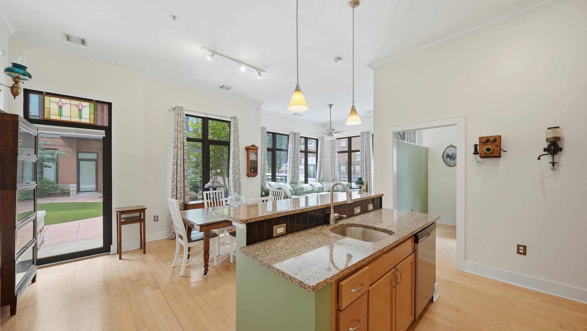 129 Walnut Street, Unit 022