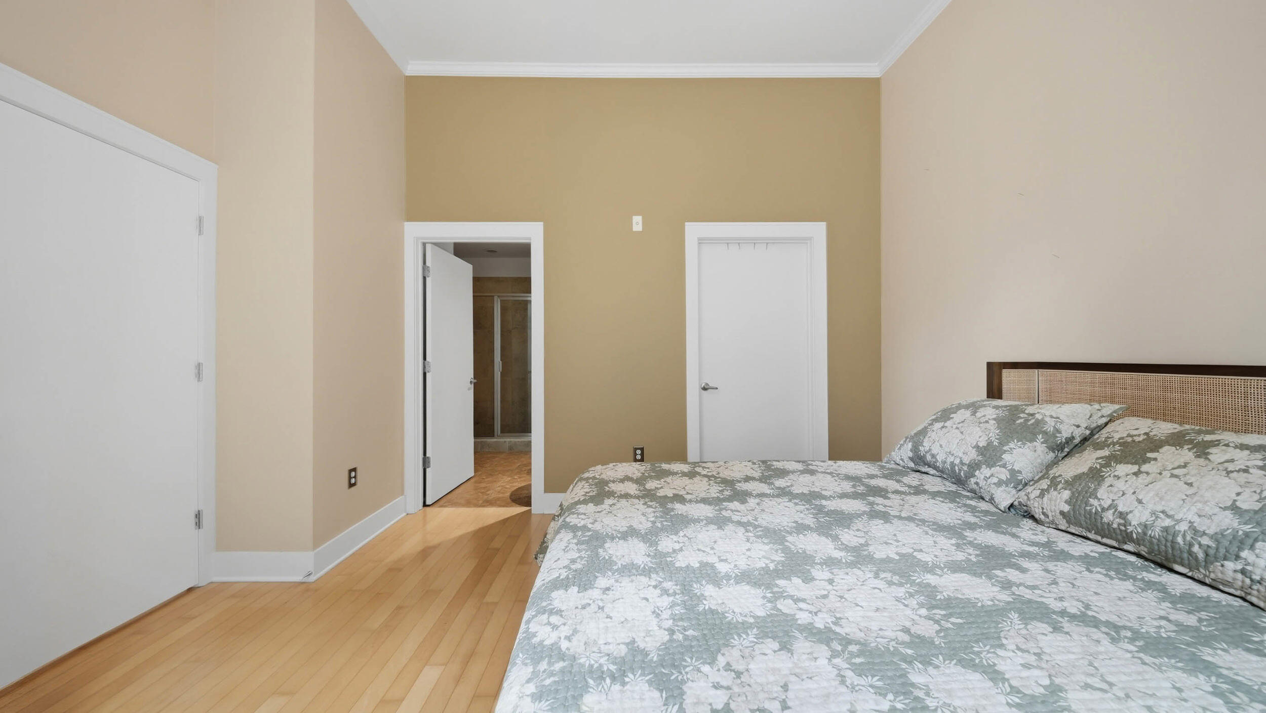 129 Walnut Street, Unit 022