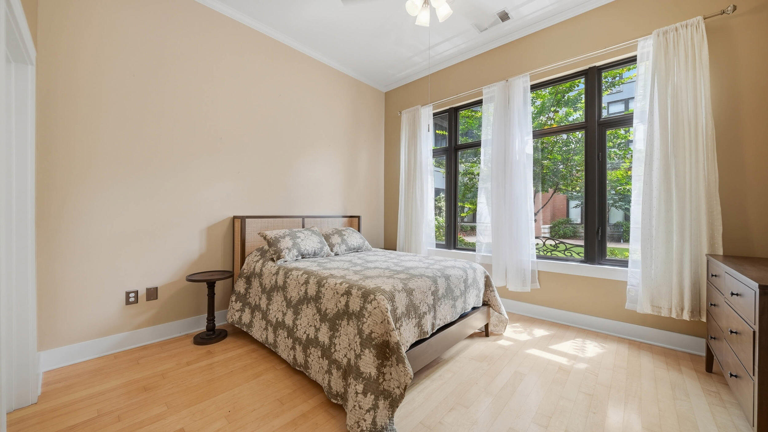 129 Walnut Street, Unit 022