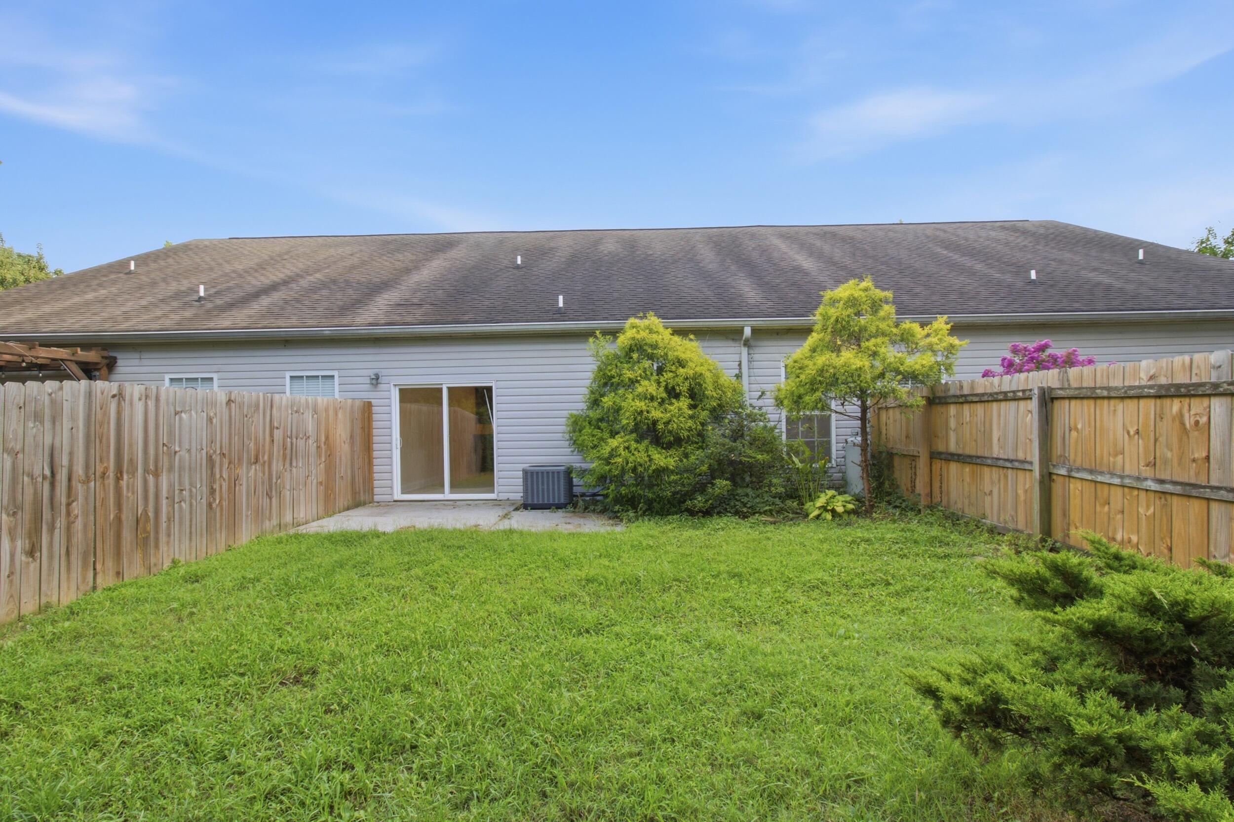 7685 Magnolia Leaf Lane