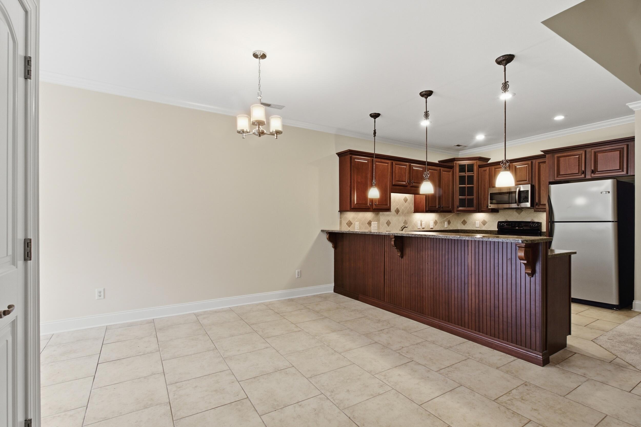 7685 Magnolia Leaf Lane