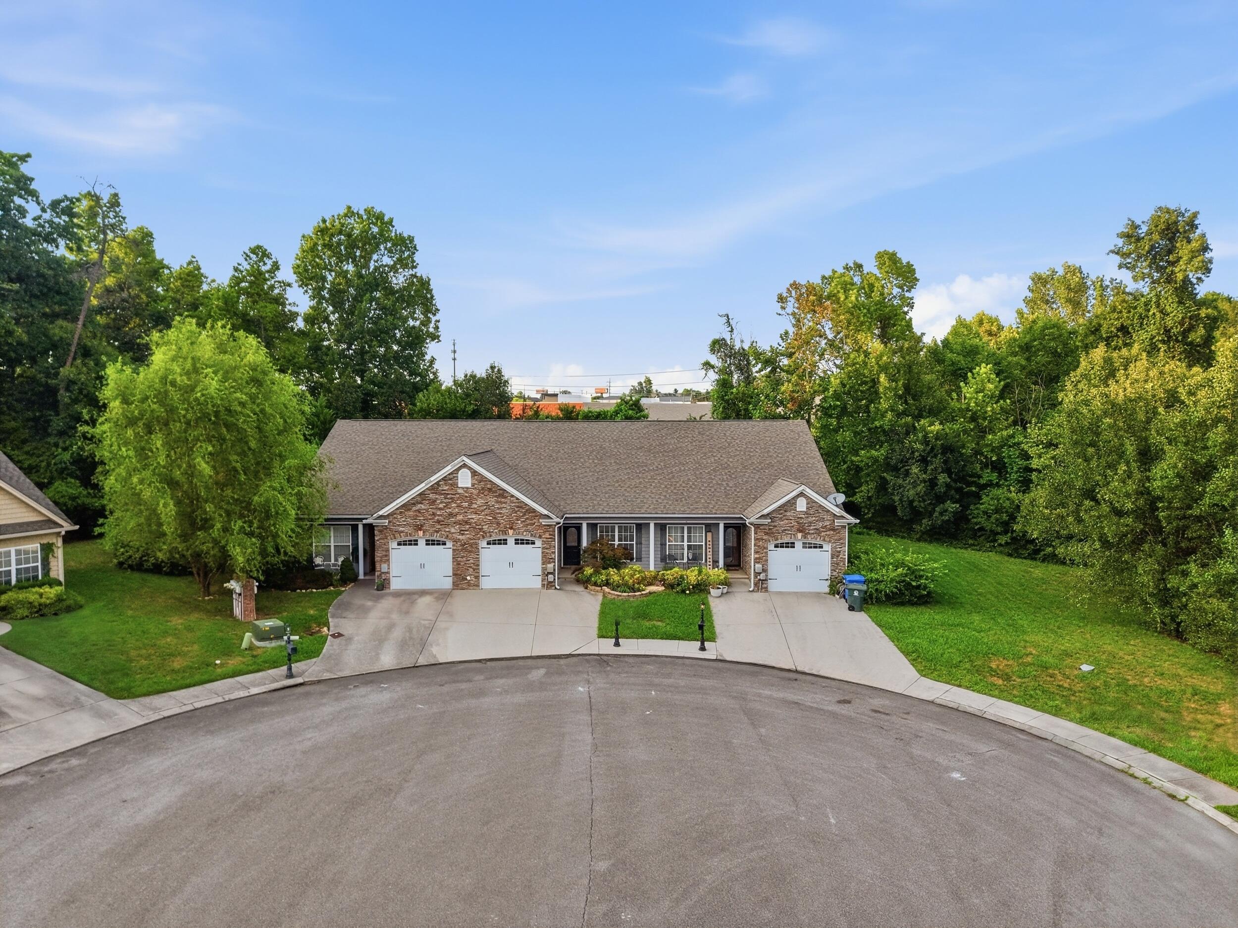 7685 Magnolia Leaf Lane