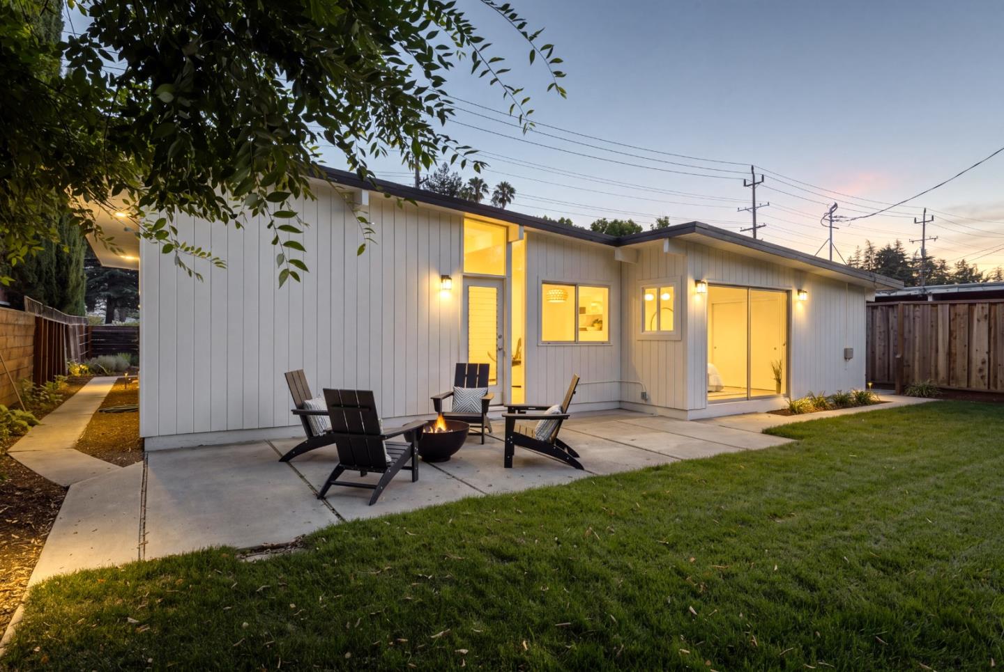 290 W Charleston RD