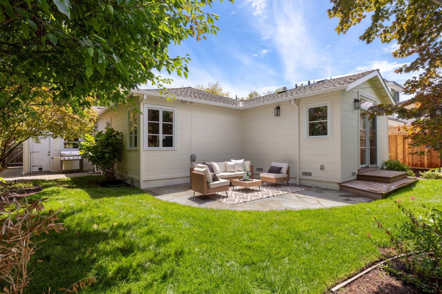 893 Colorado AVE