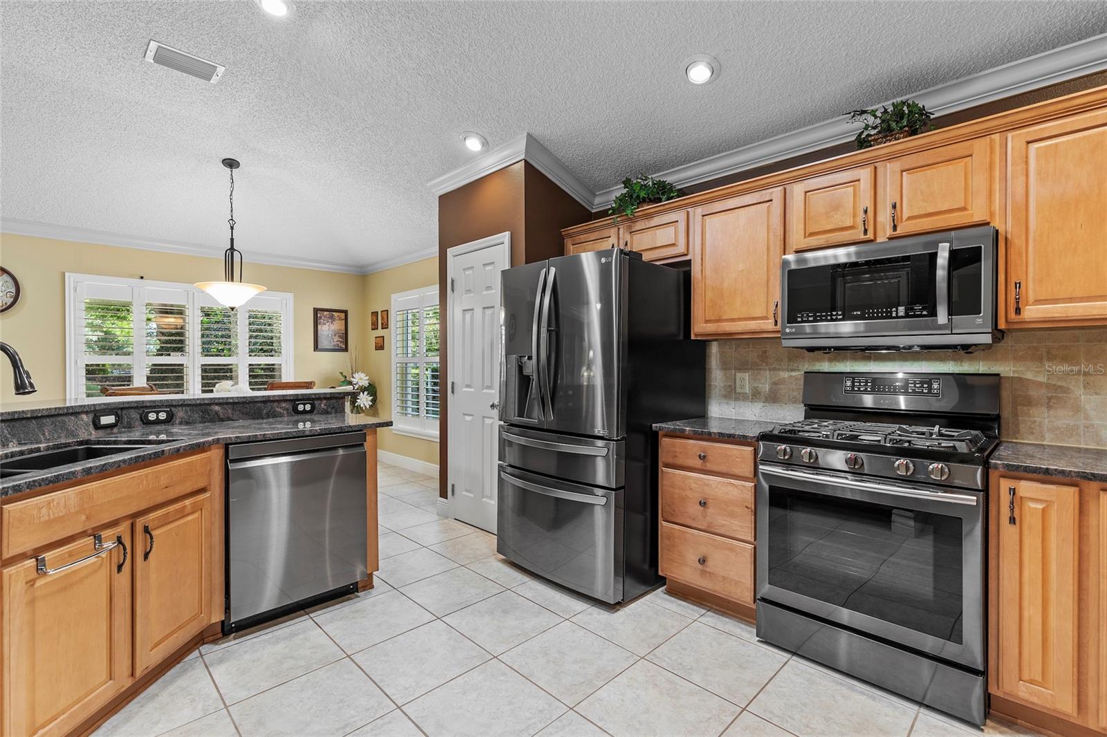 598 KINGSTON WAY