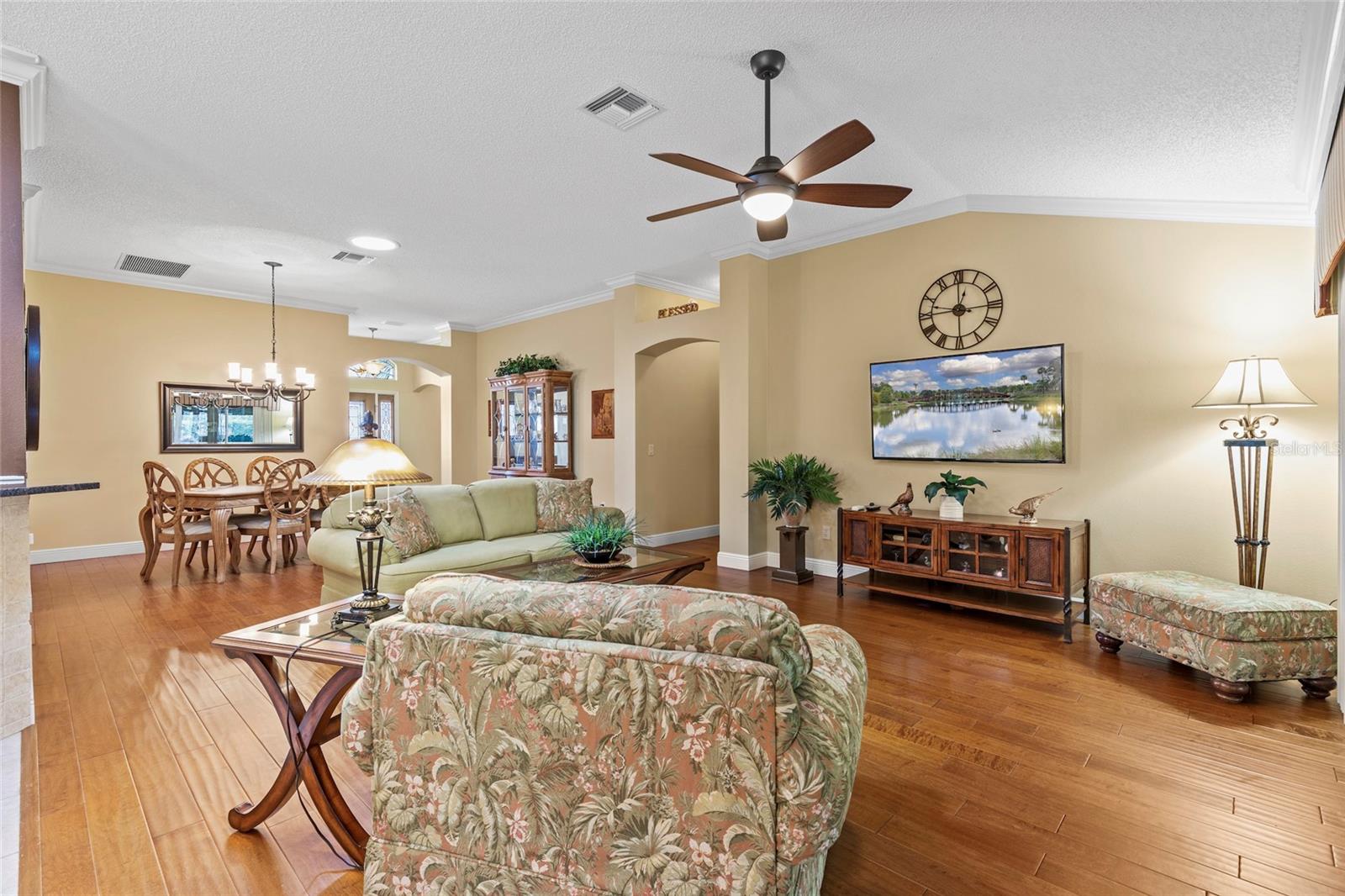 598 KINGSTON WAY