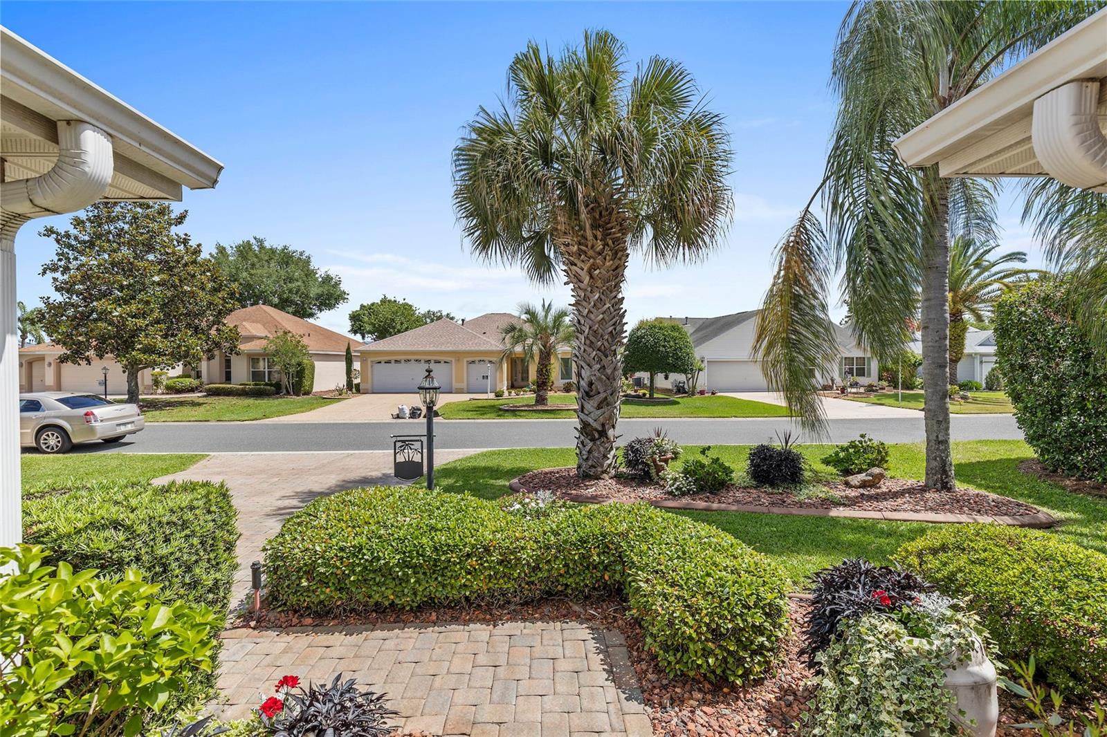 598 KINGSTON WAY