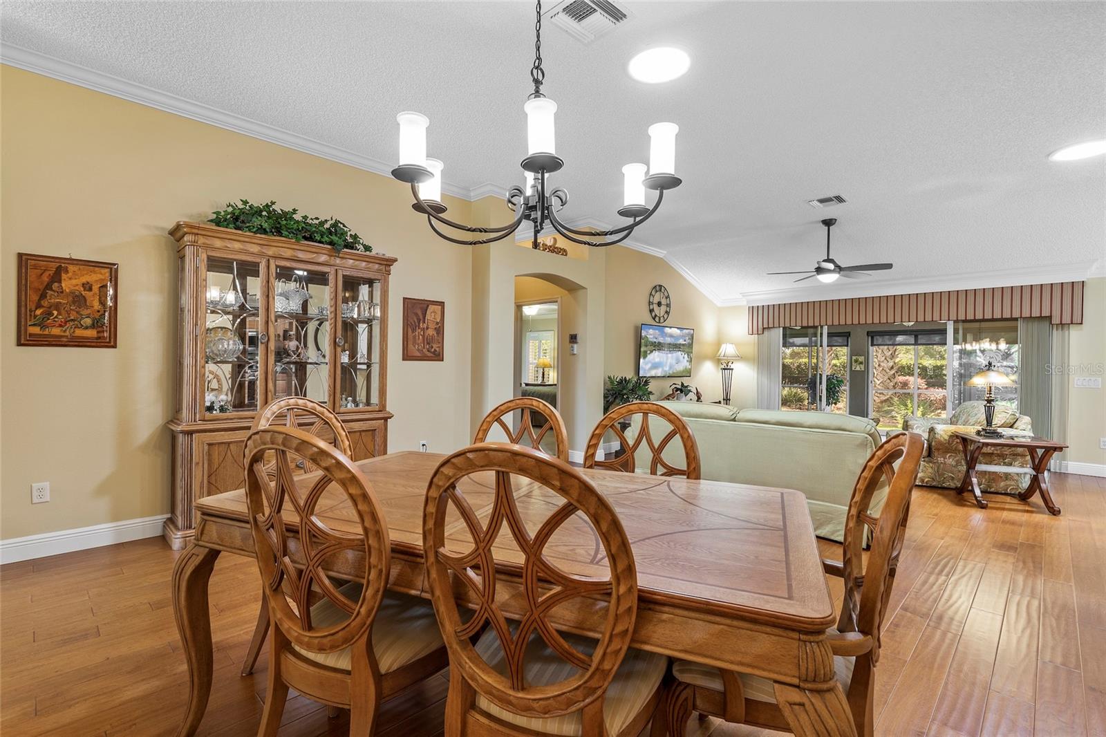 598 KINGSTON WAY