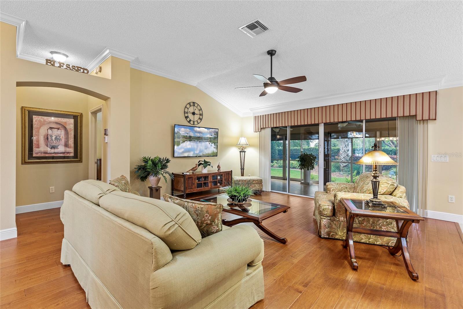 598 KINGSTON WAY