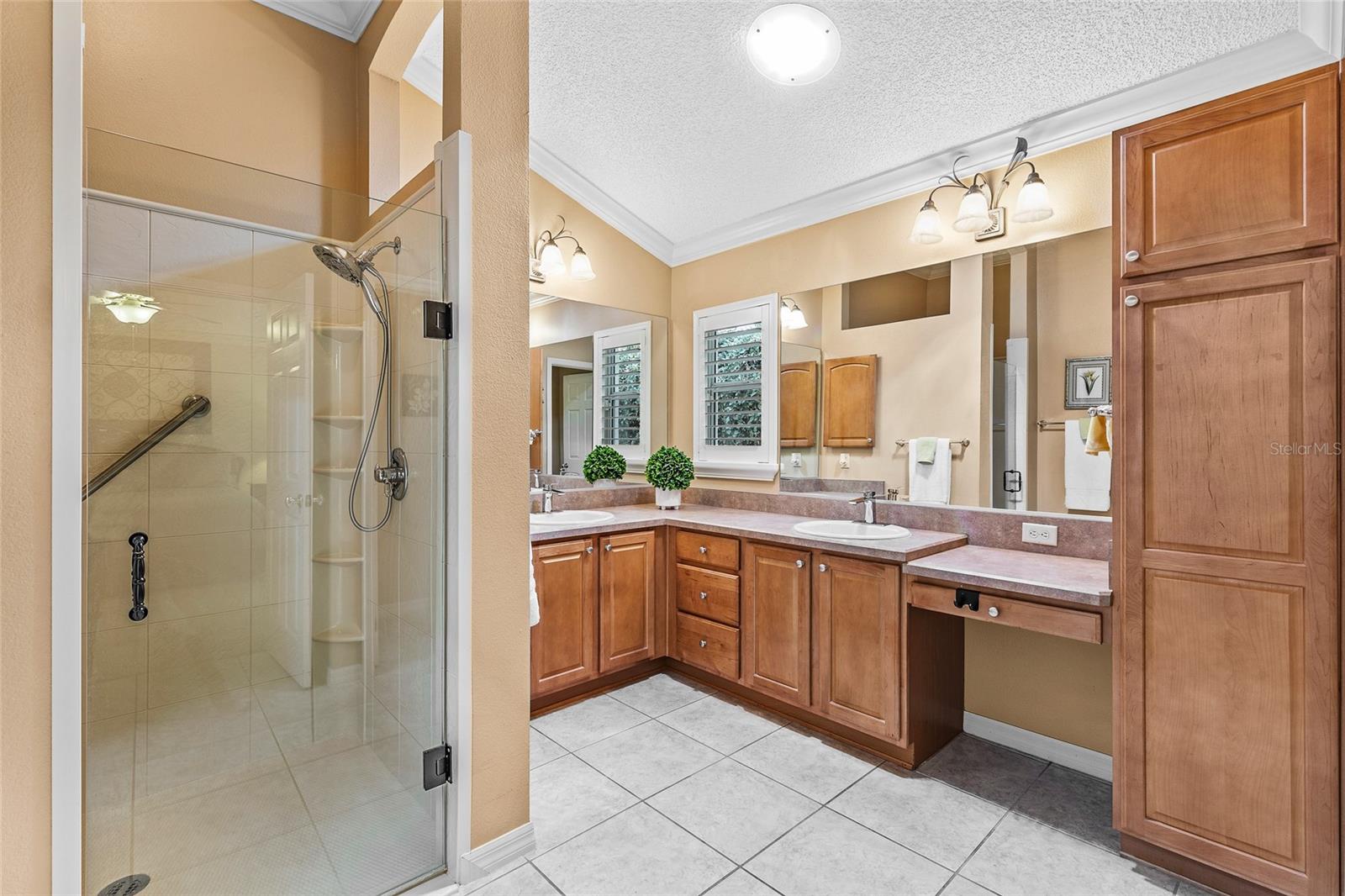598 KINGSTON WAY