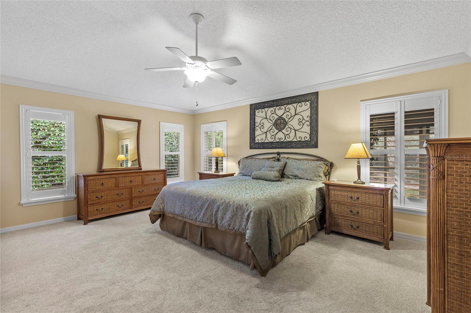 598 KINGSTON WAY