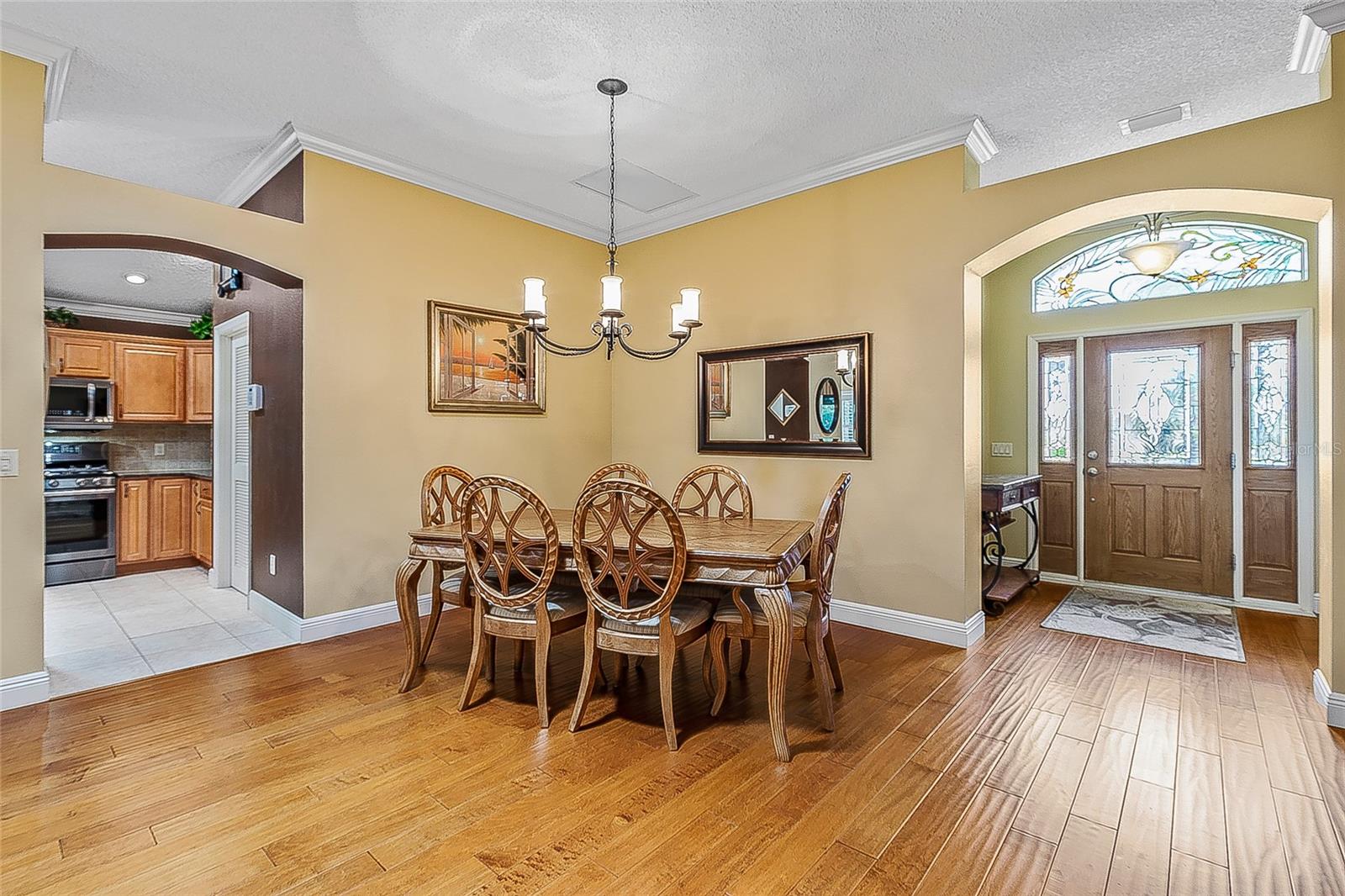 598 KINGSTON WAY