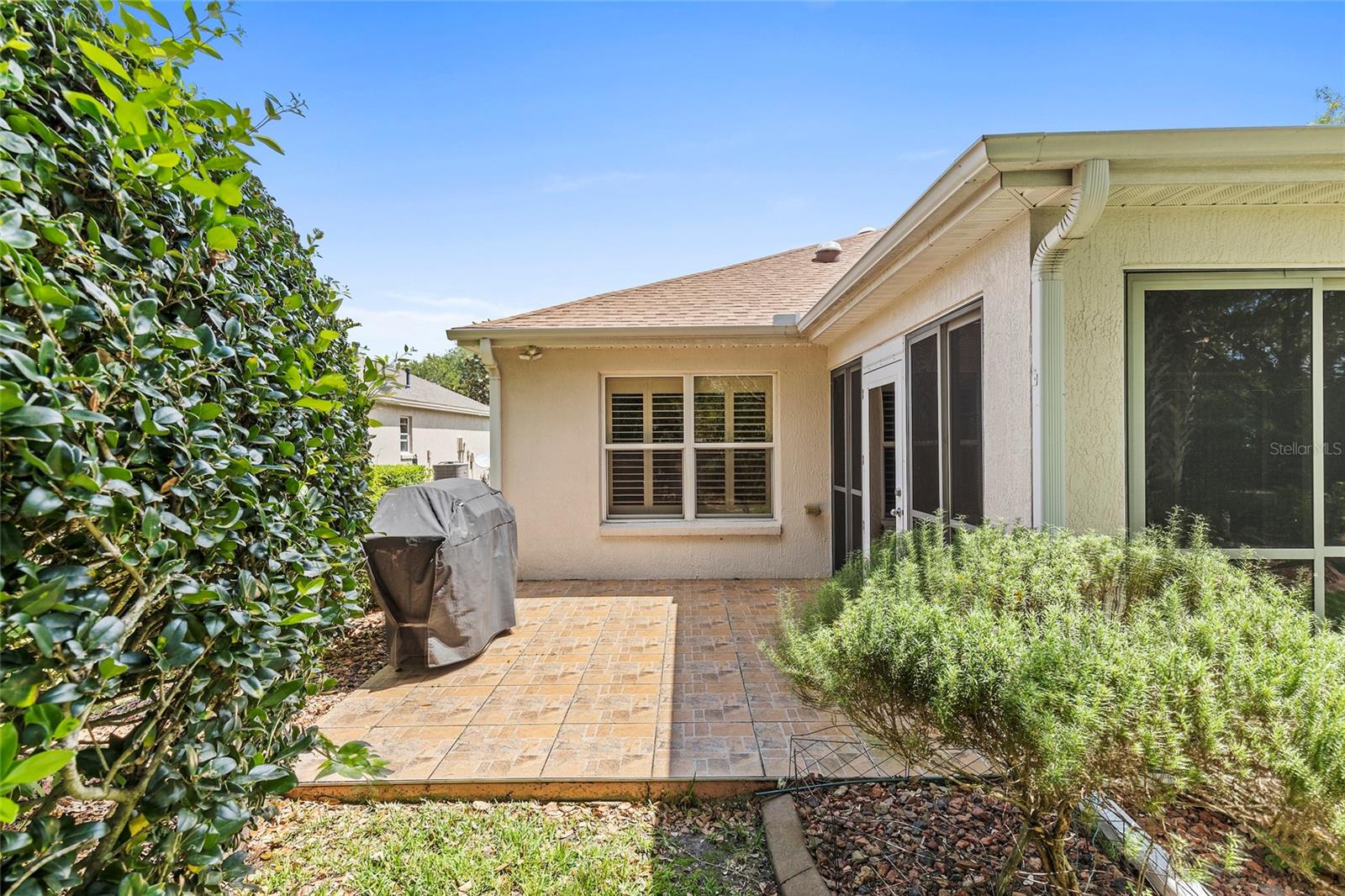 598 KINGSTON WAY