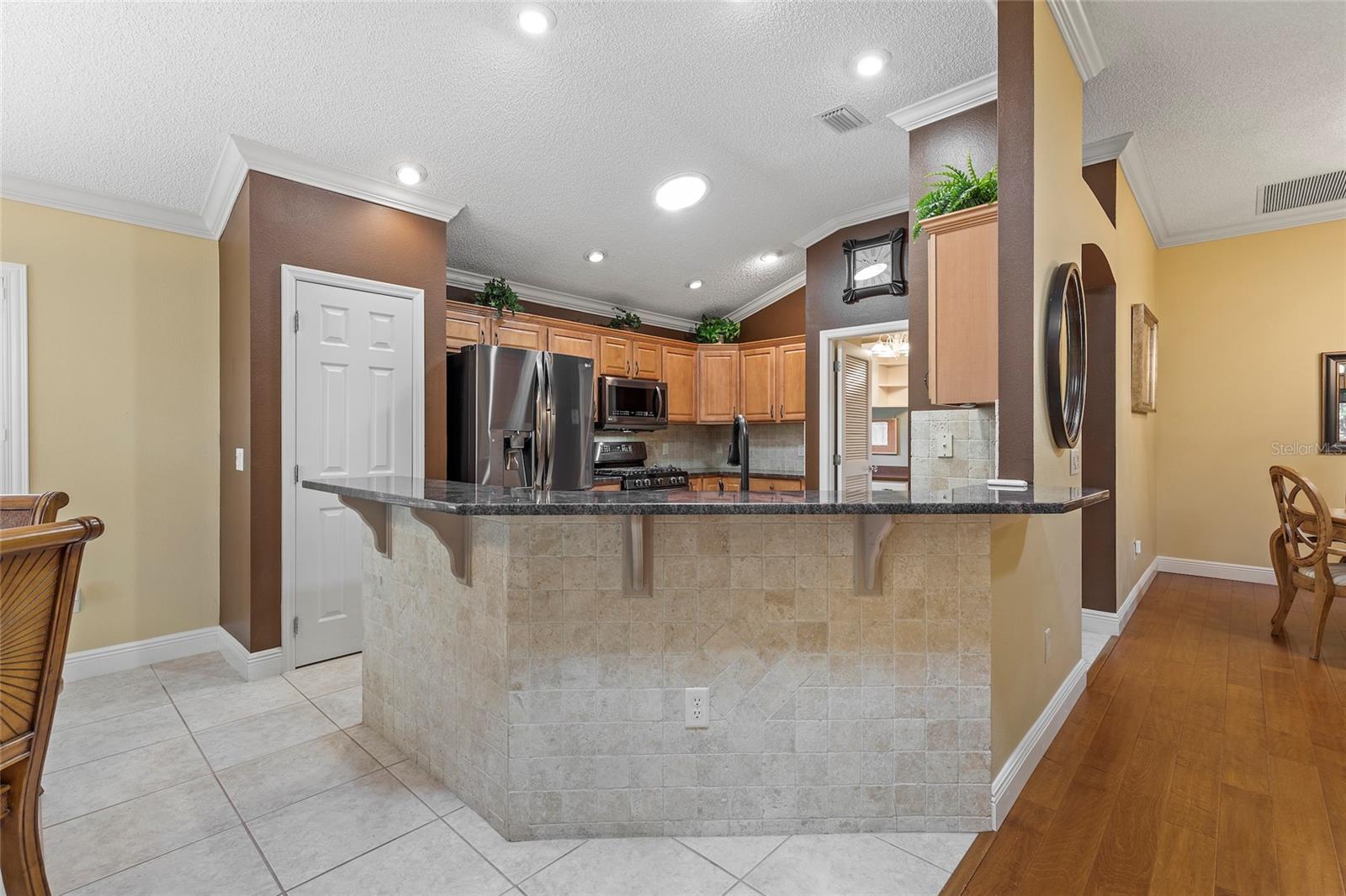 598 KINGSTON WAY