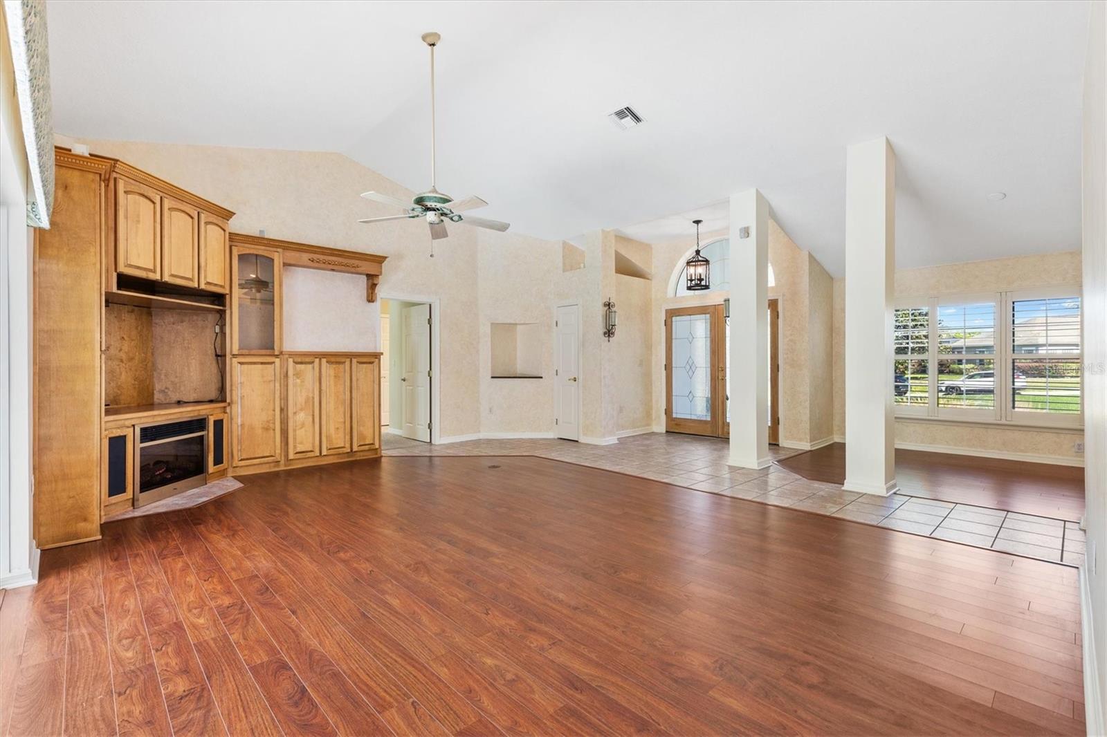 5312 GREENS DR
