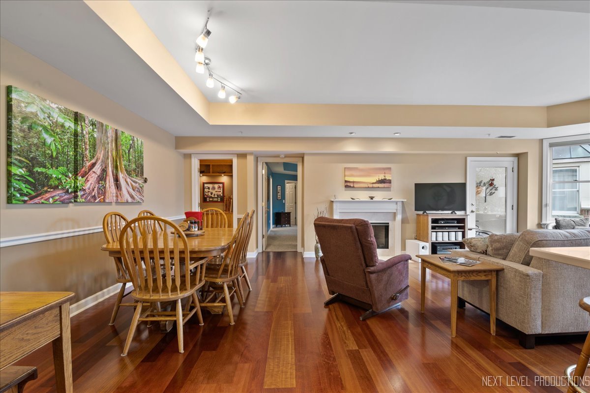 200 N River Lane Unit: 309