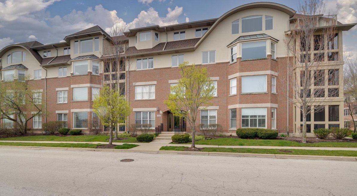 200 N River Lane Unit: 309