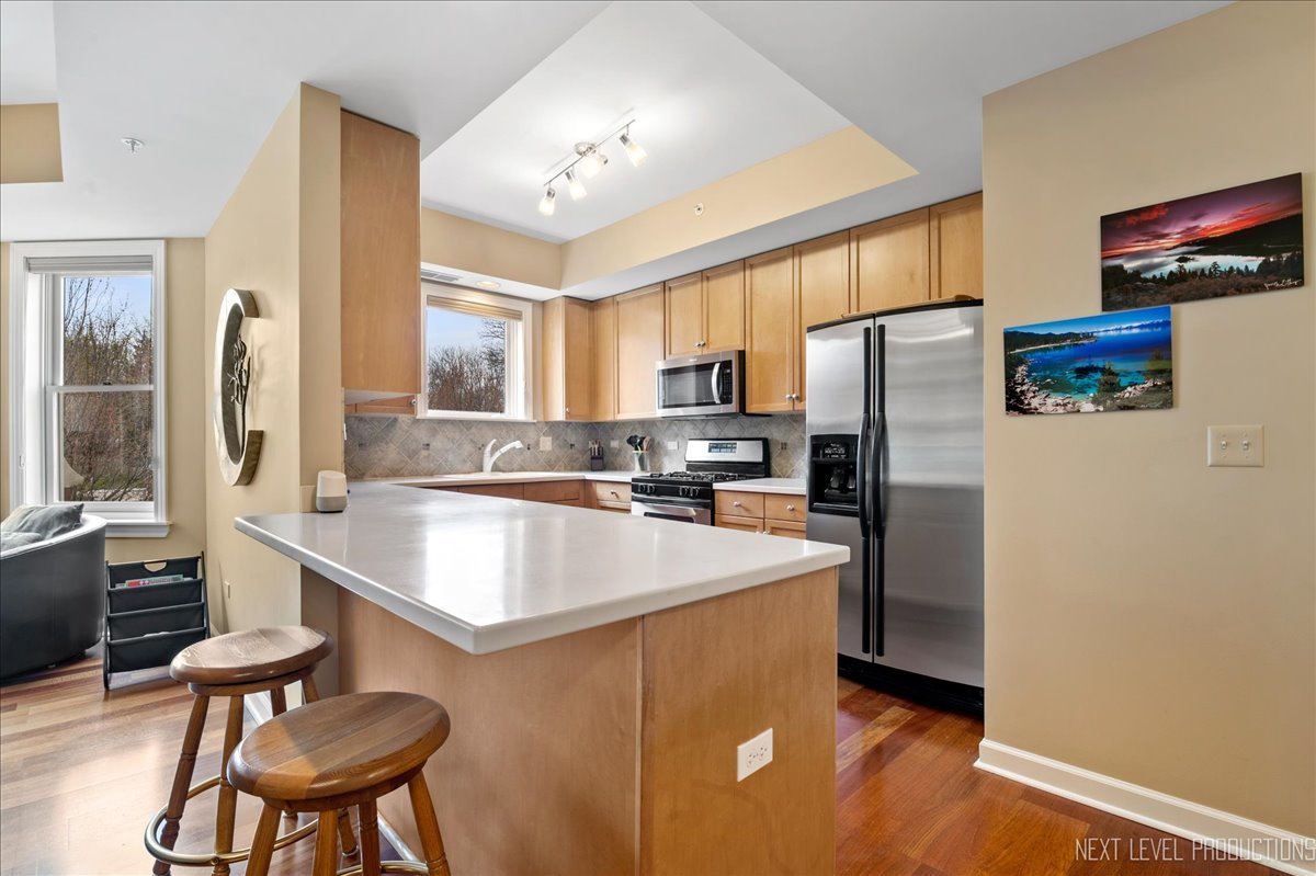 200 N River Lane Unit: 309