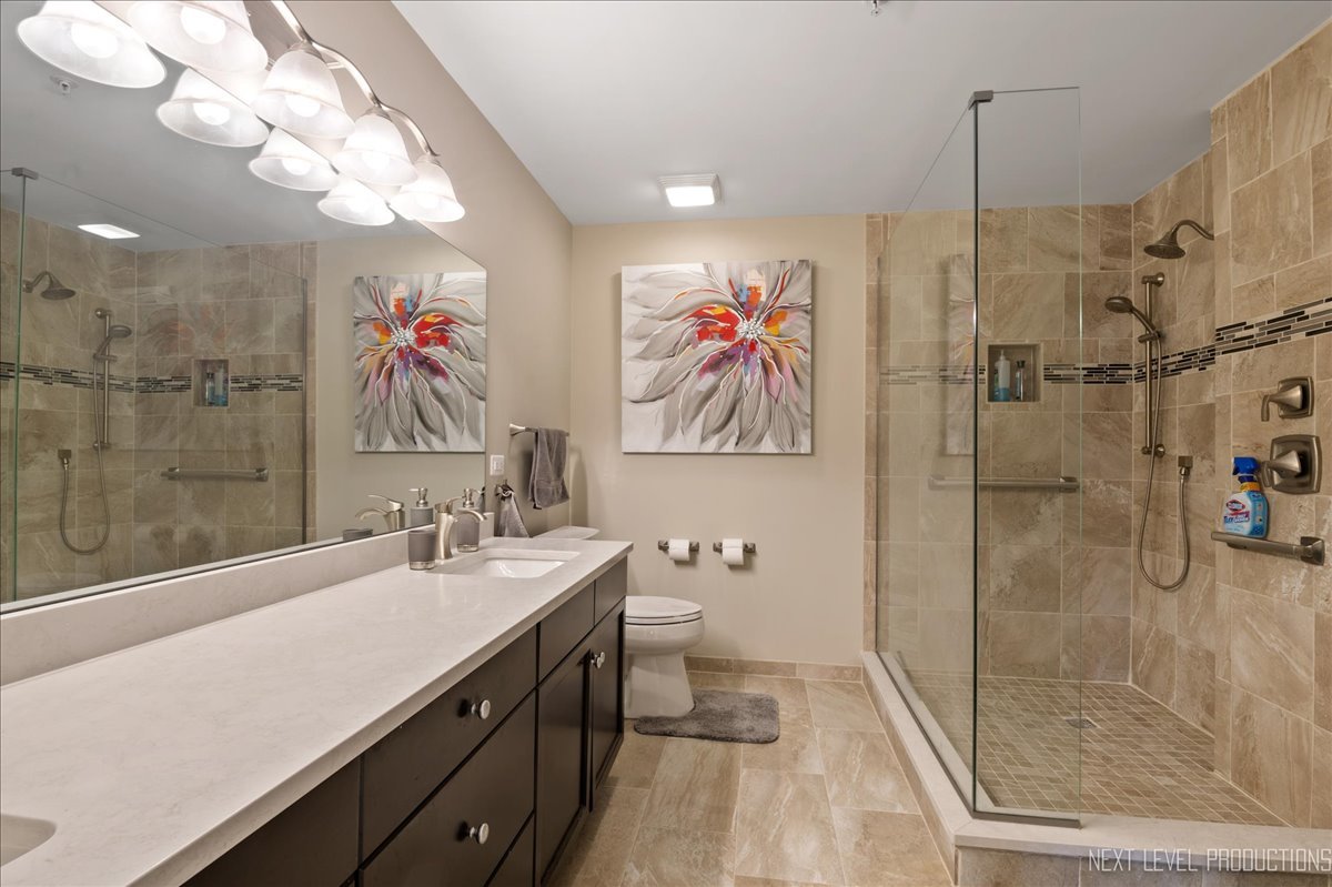 200 N River Lane Unit: 309