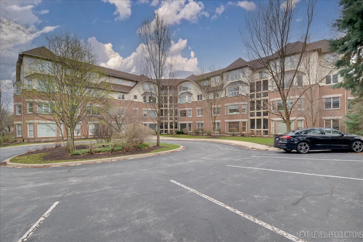 200 N River Lane Unit: 309
