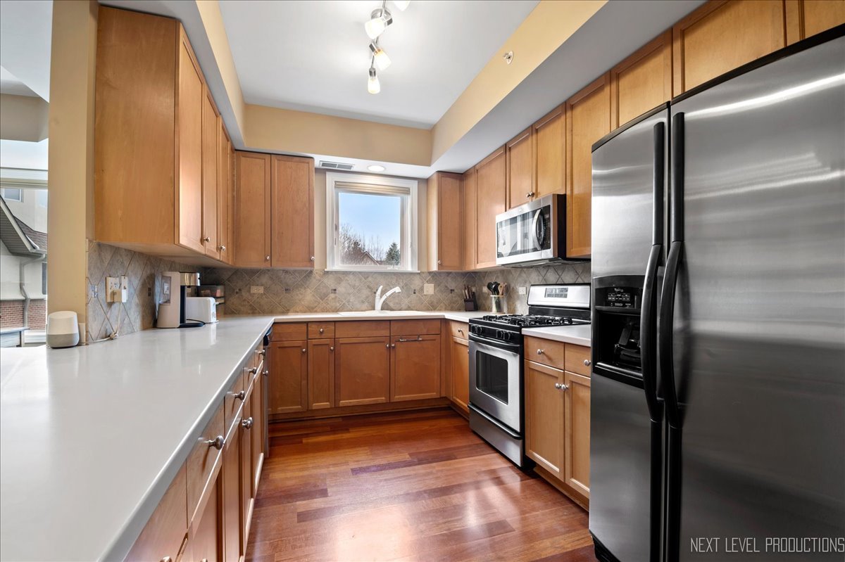 200 N River Lane Unit: 309