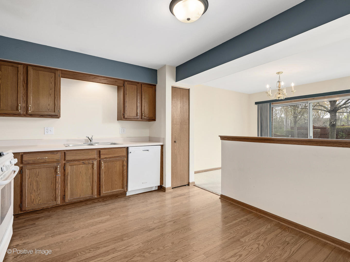 30W003 WILLOW Court Unit: 003