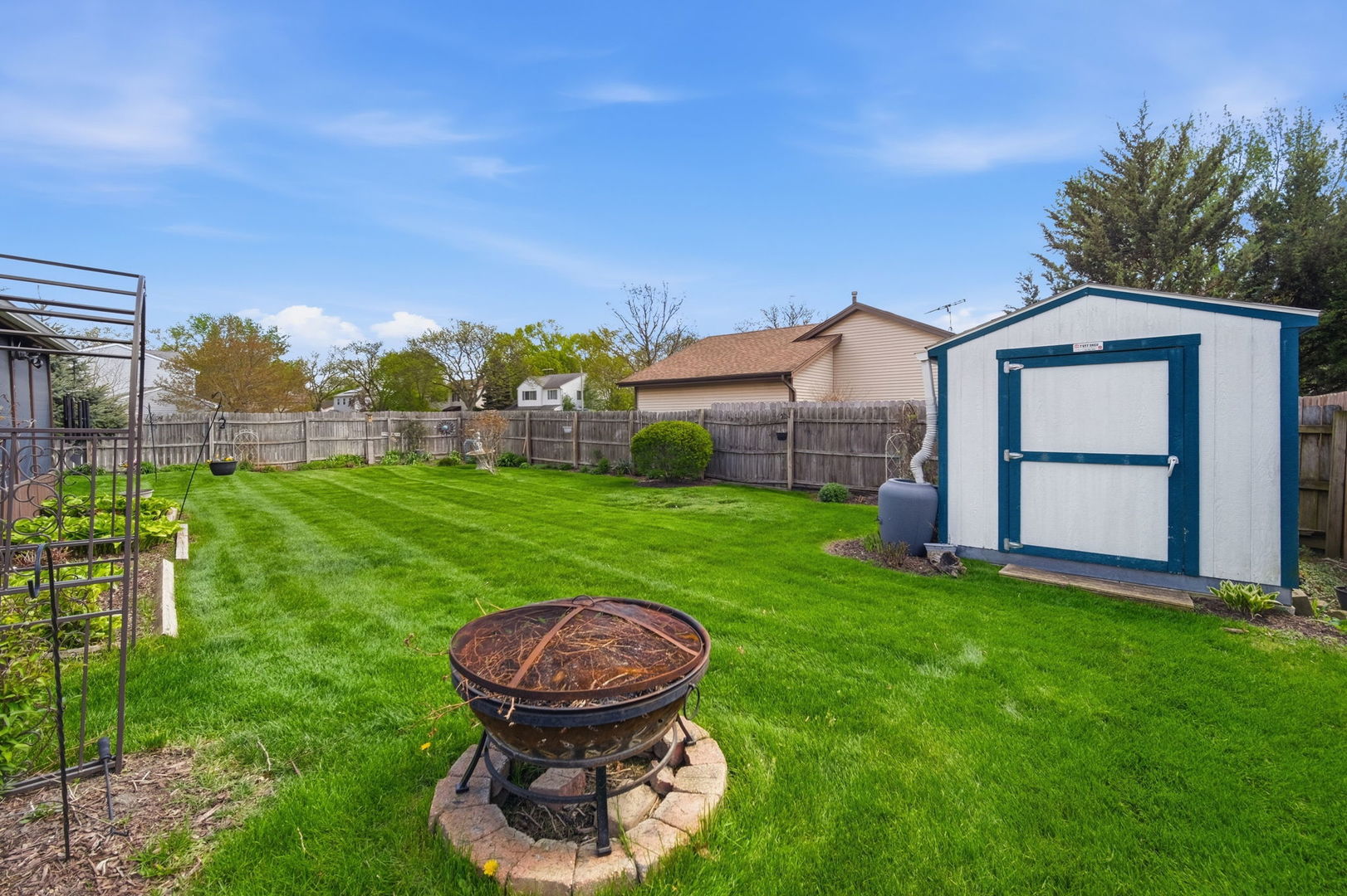 2S631 Angeline Court