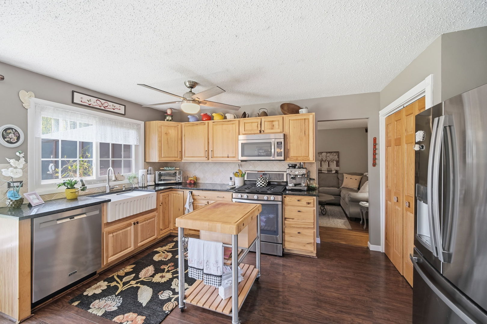 2S631 Angeline Court