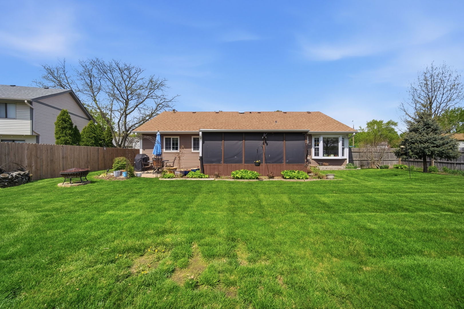 2S631 Angeline Court