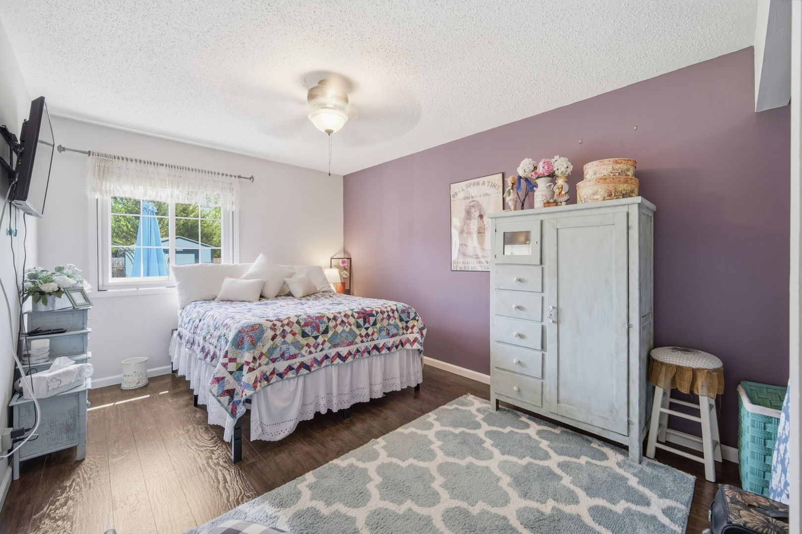 2S631 Angeline Court