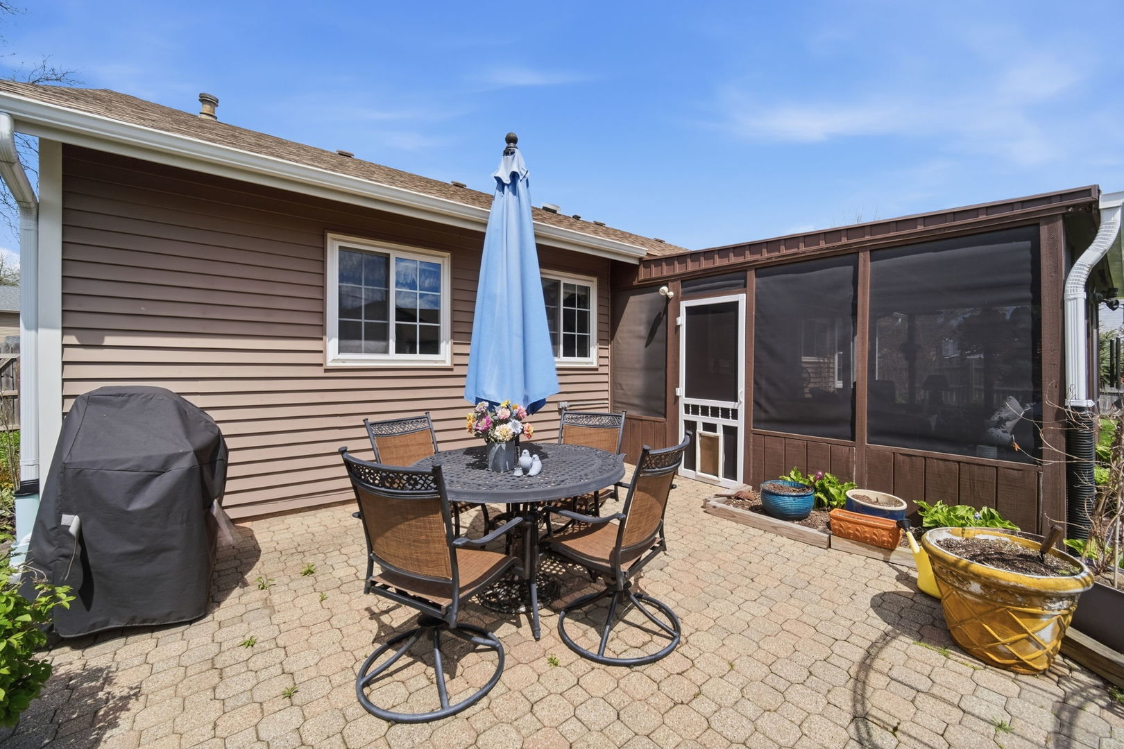 2S631 Angeline Court