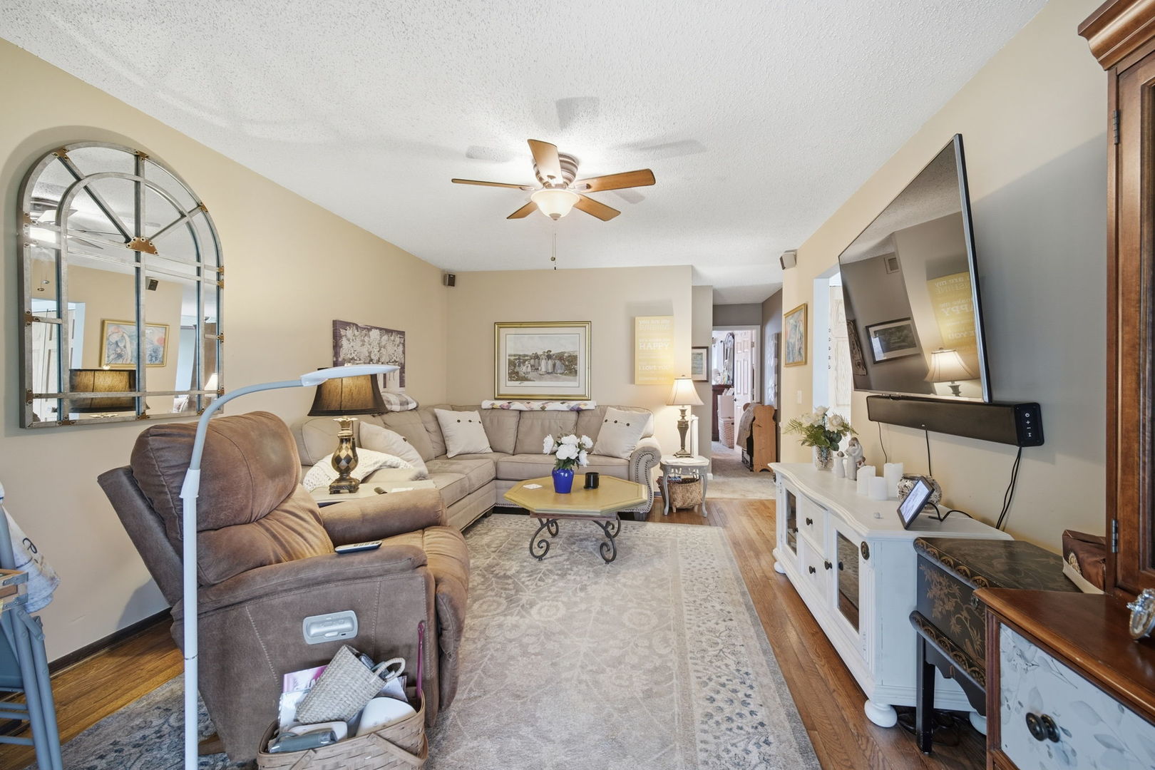 2S631 Angeline Court