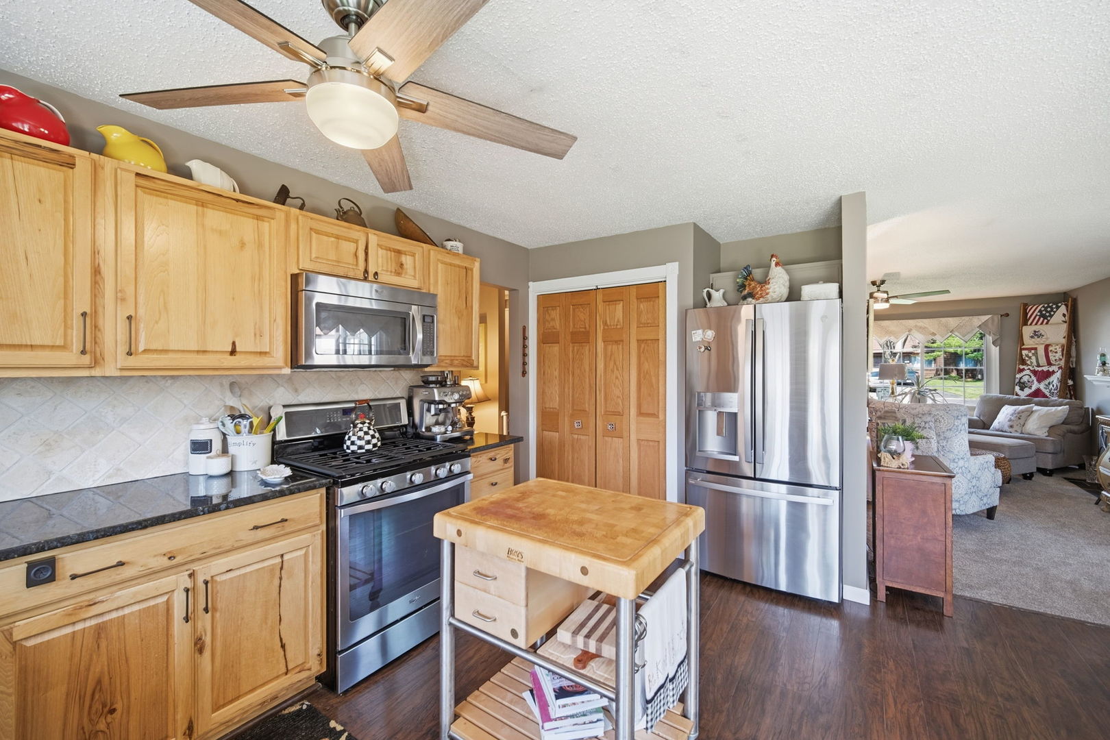 2S631 Angeline Court