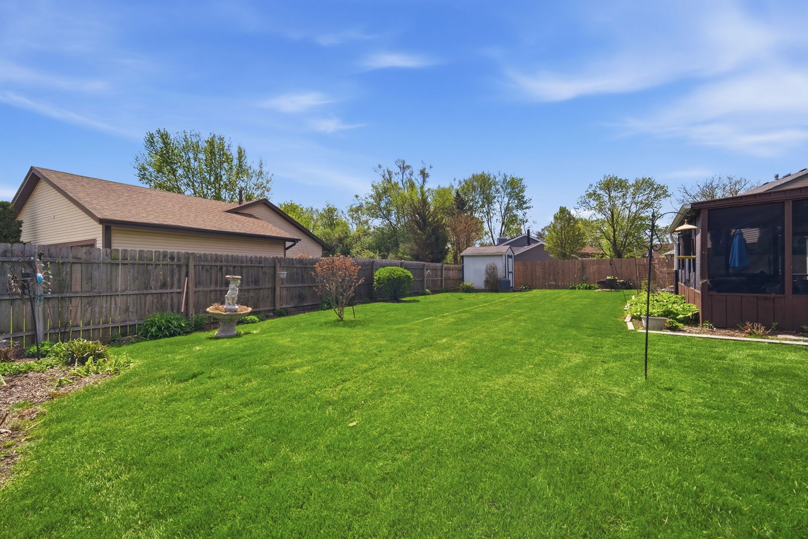 2S631 Angeline Court