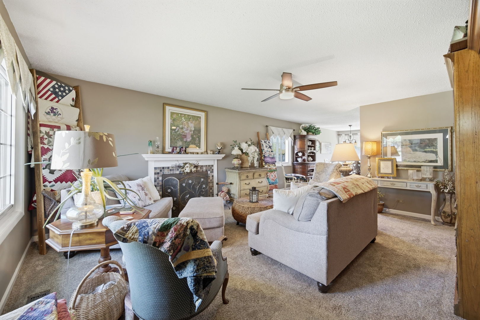 2S631 Angeline Court