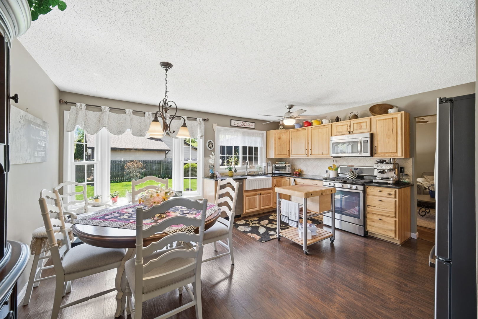 2S631 Angeline Court