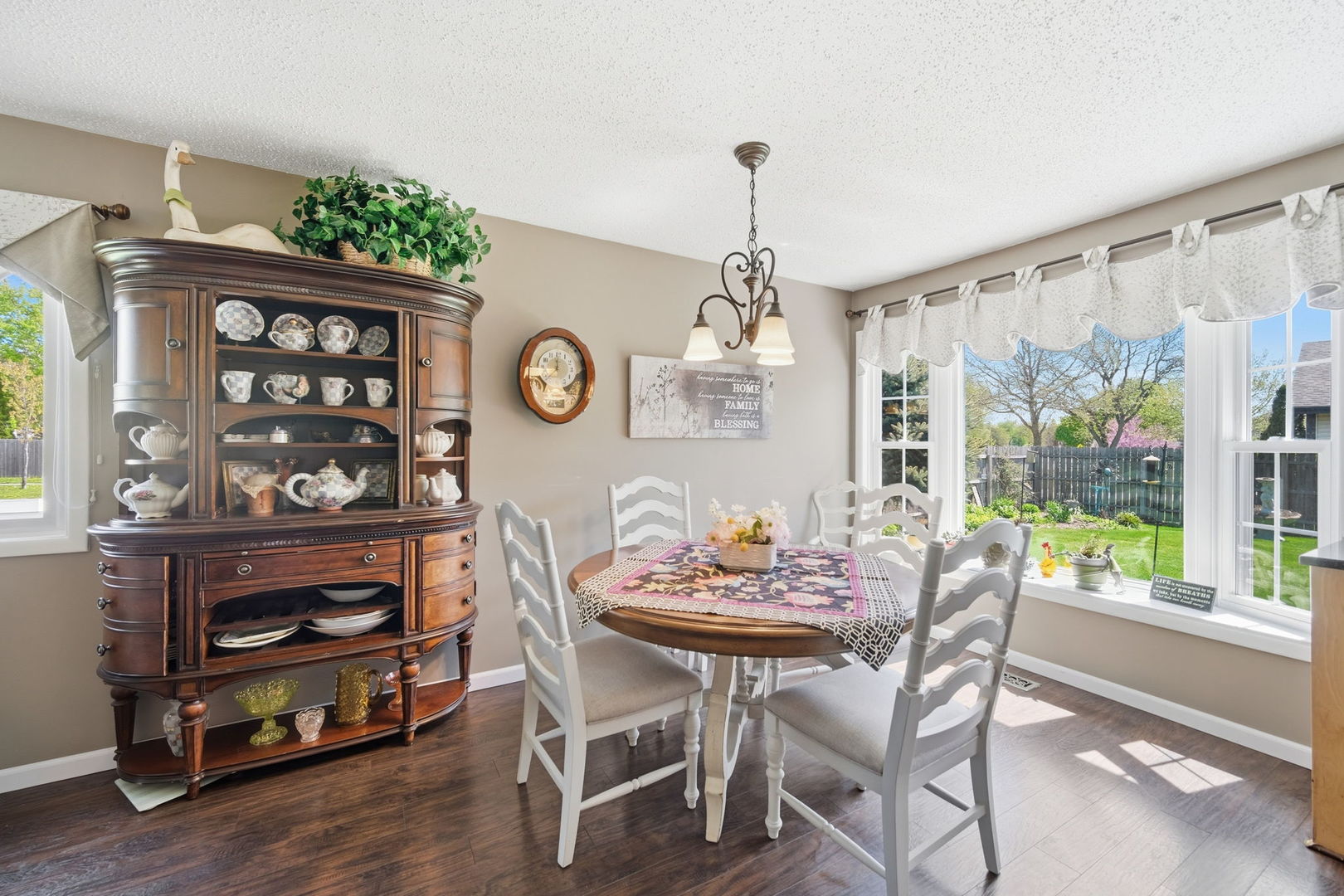 2S631 Angeline Court