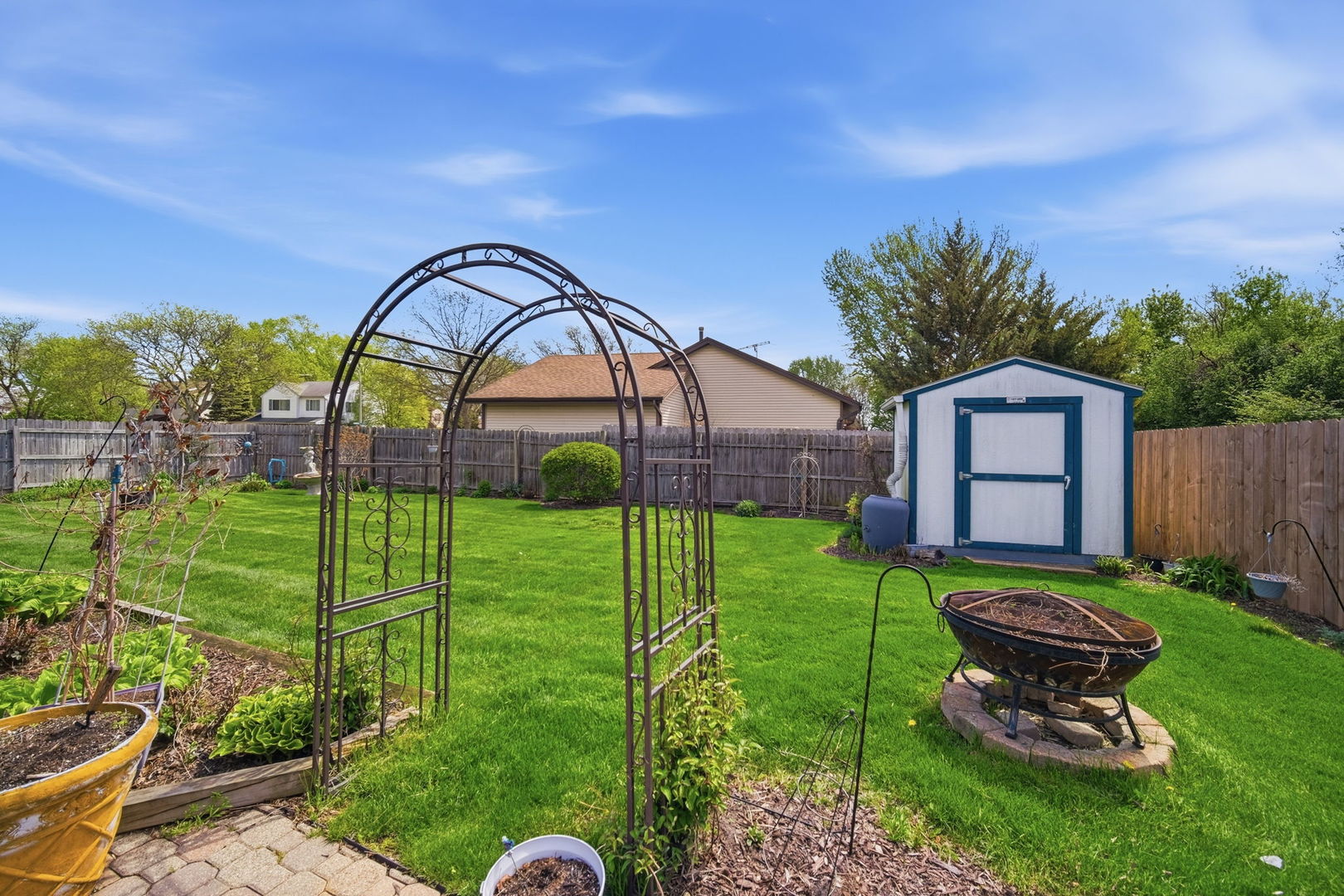 2S631 Angeline Court