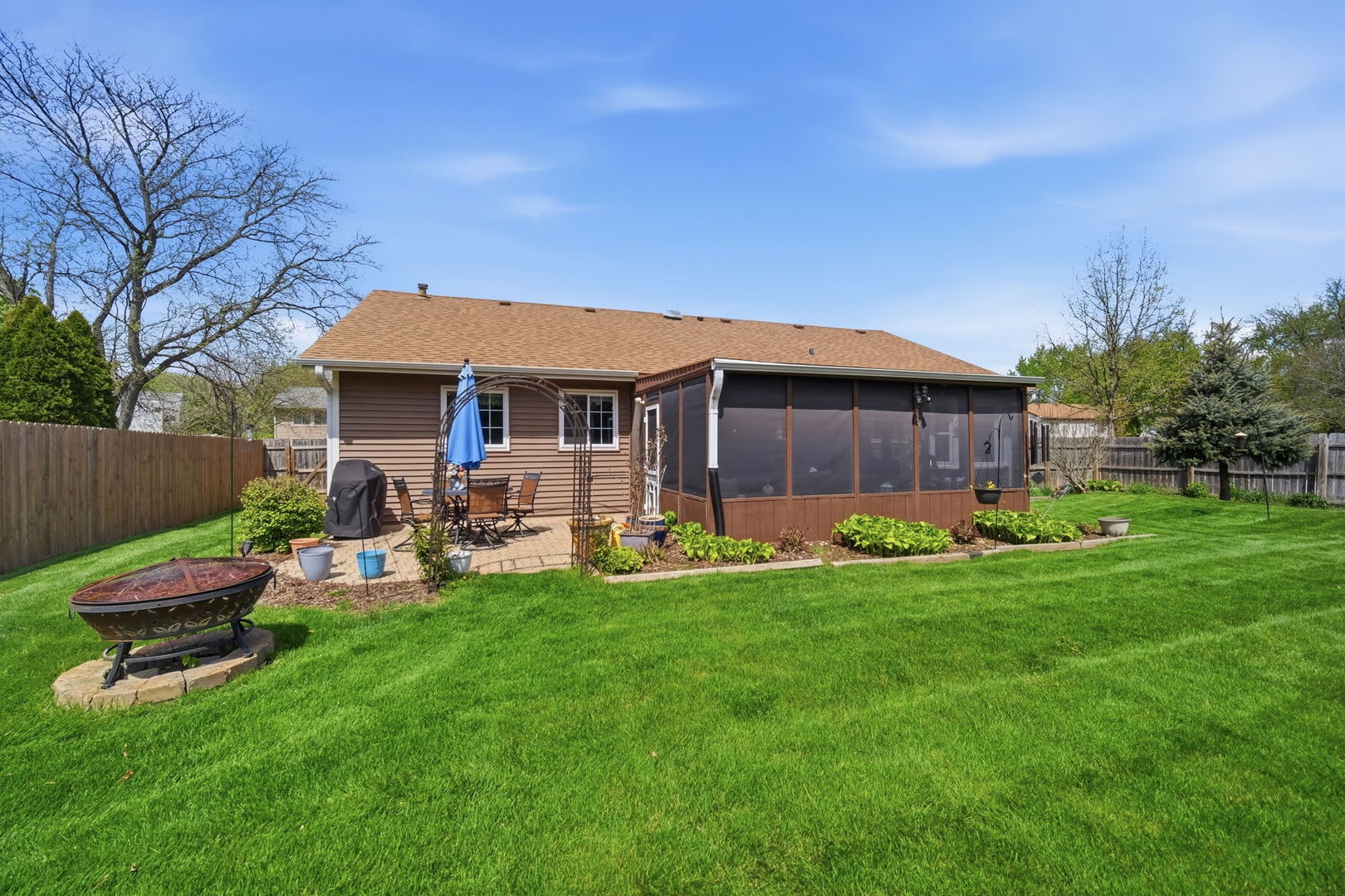 2S631 Angeline Court