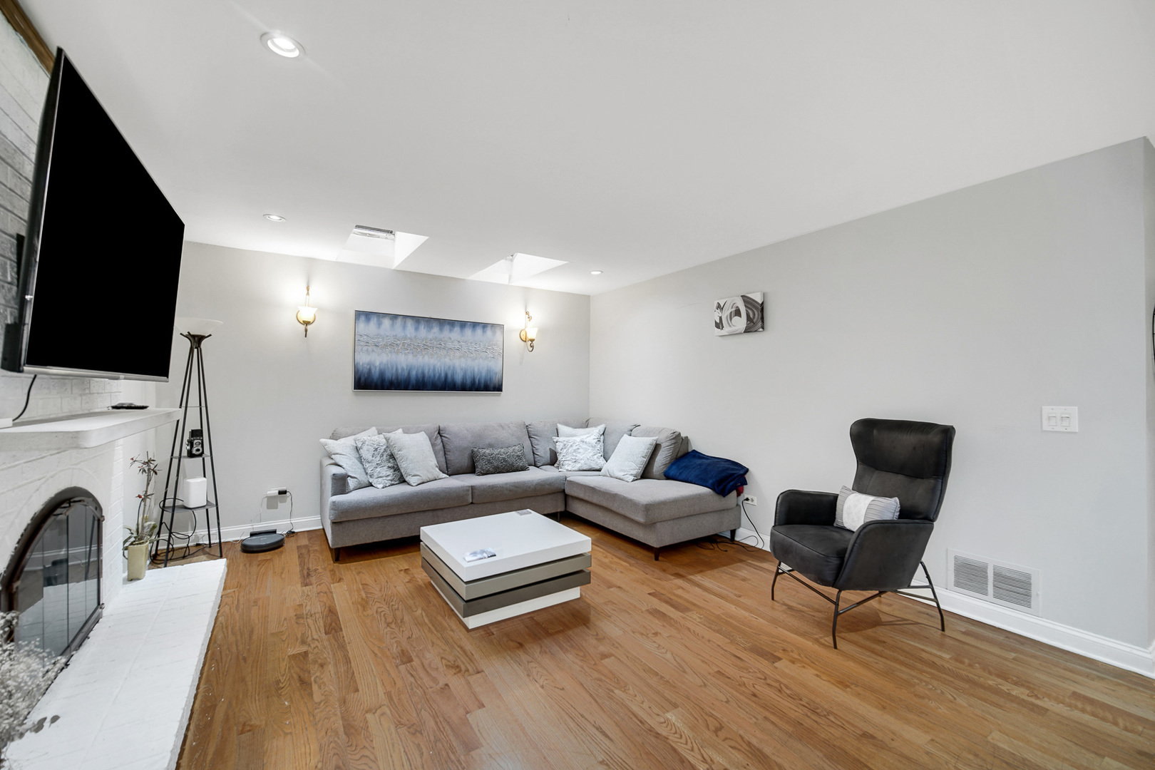 2233 Appleby Drive
