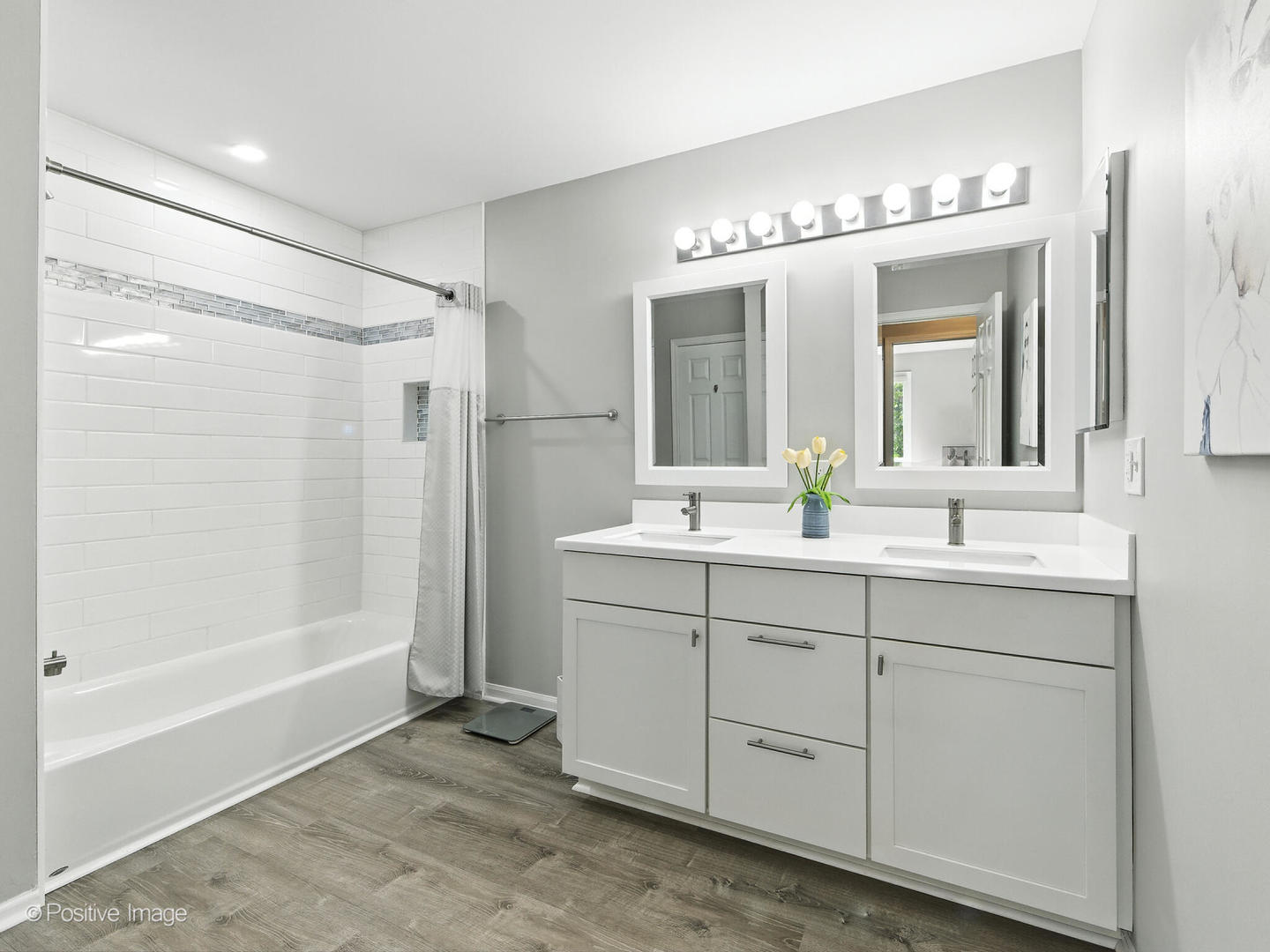 383 Sandhurst Circle Unit: 4