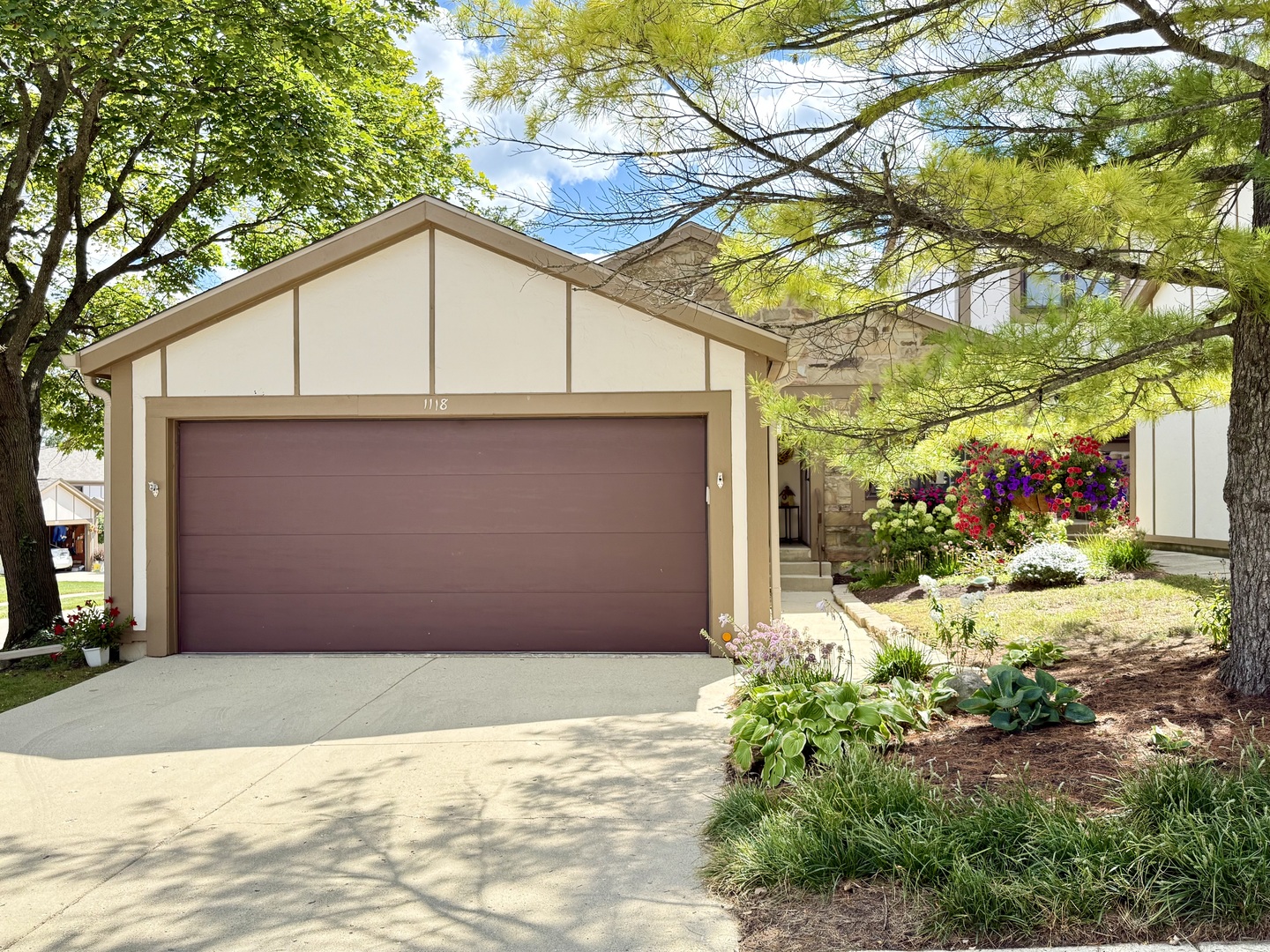 1118 Oakview Drive
