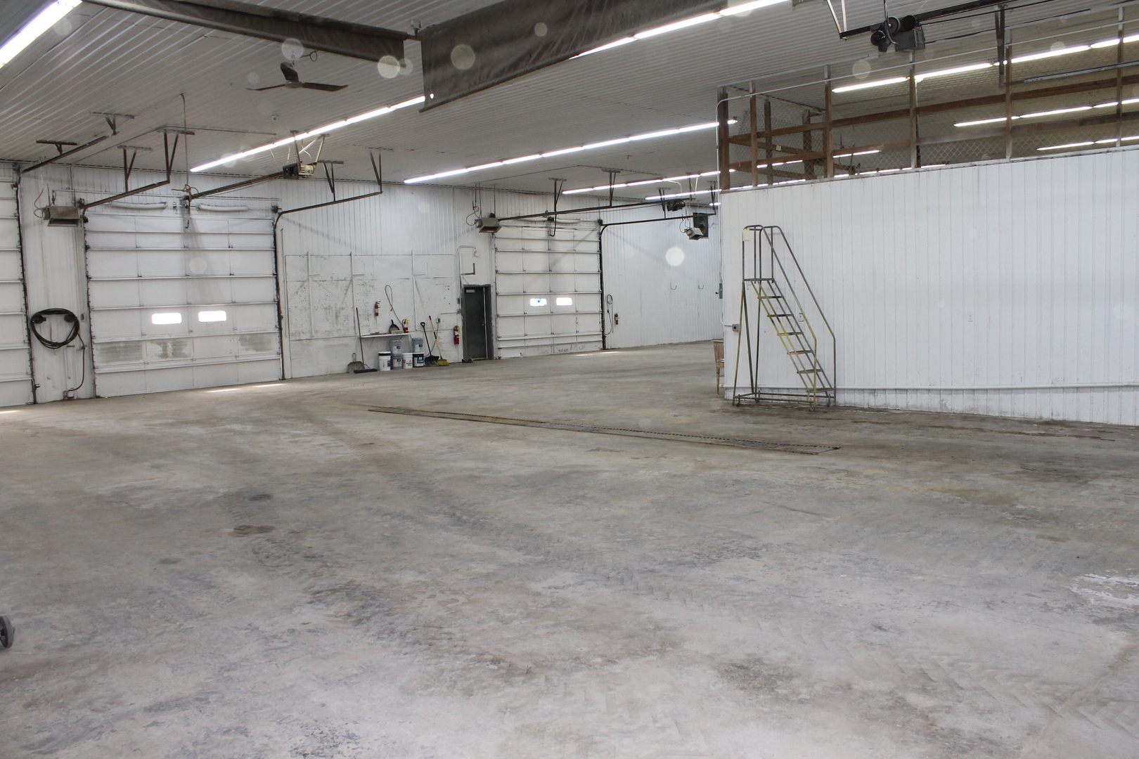 320 W Lincoln Highway