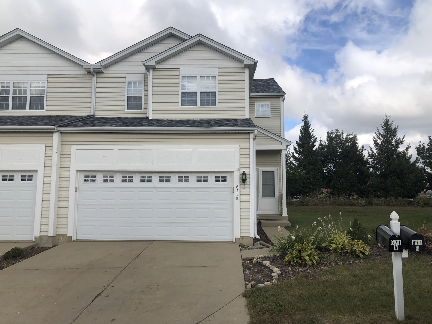 671 N Fieldcrest Drive Unit: B